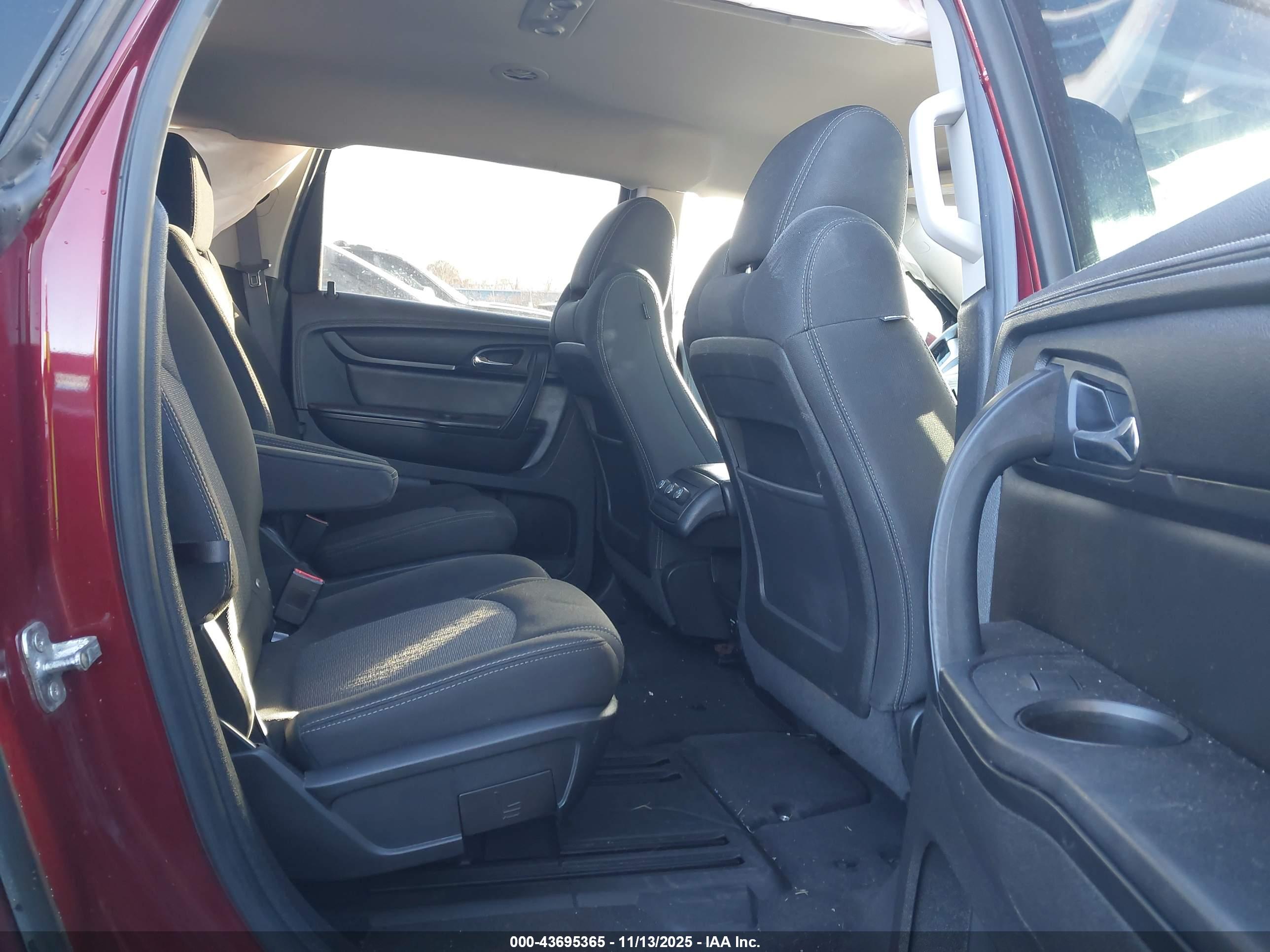 CHEVROLET TRAVERSE image 8