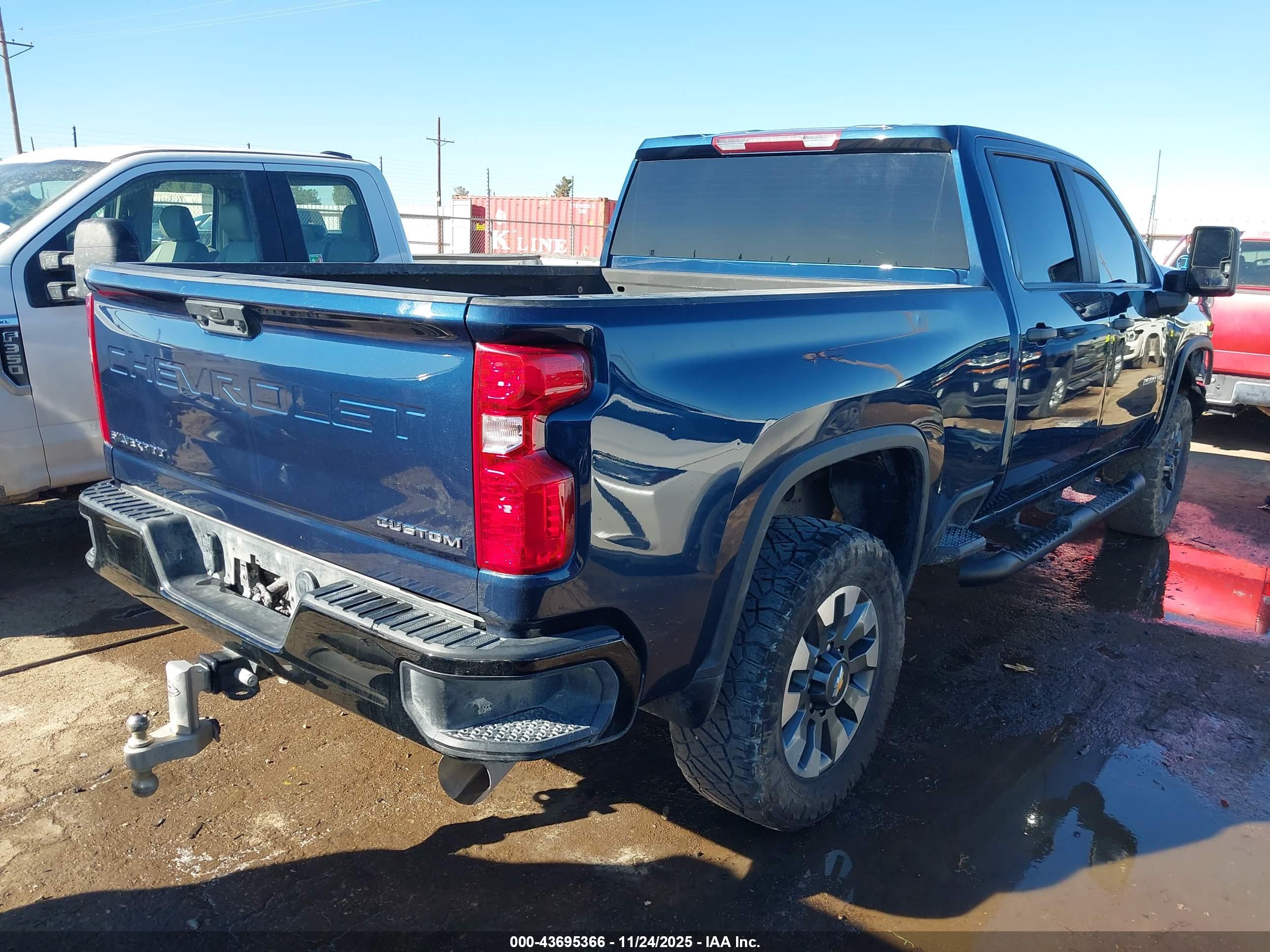 CHEVROLET SILVERADO image 4