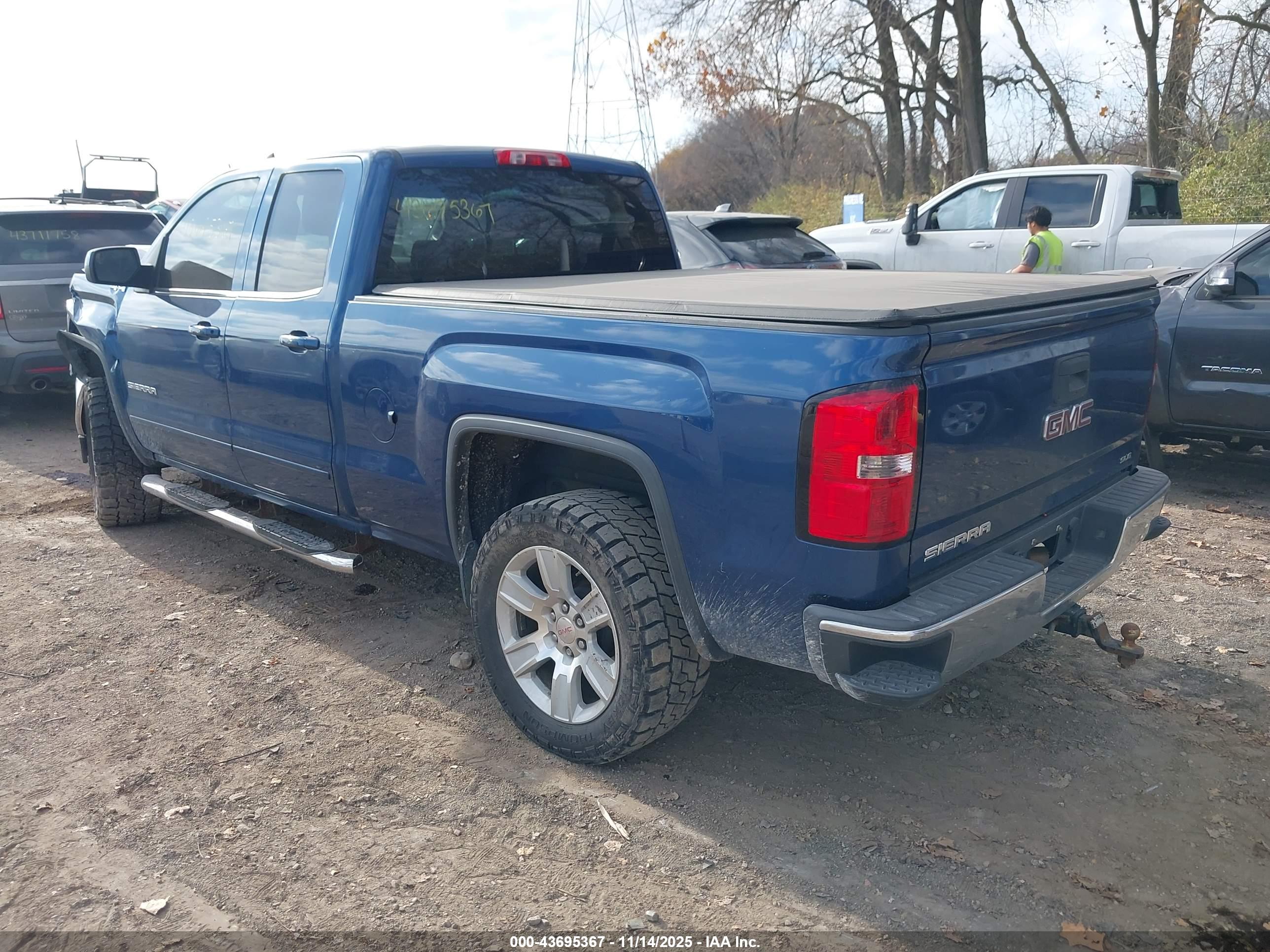 GMC SIERRA image 3
