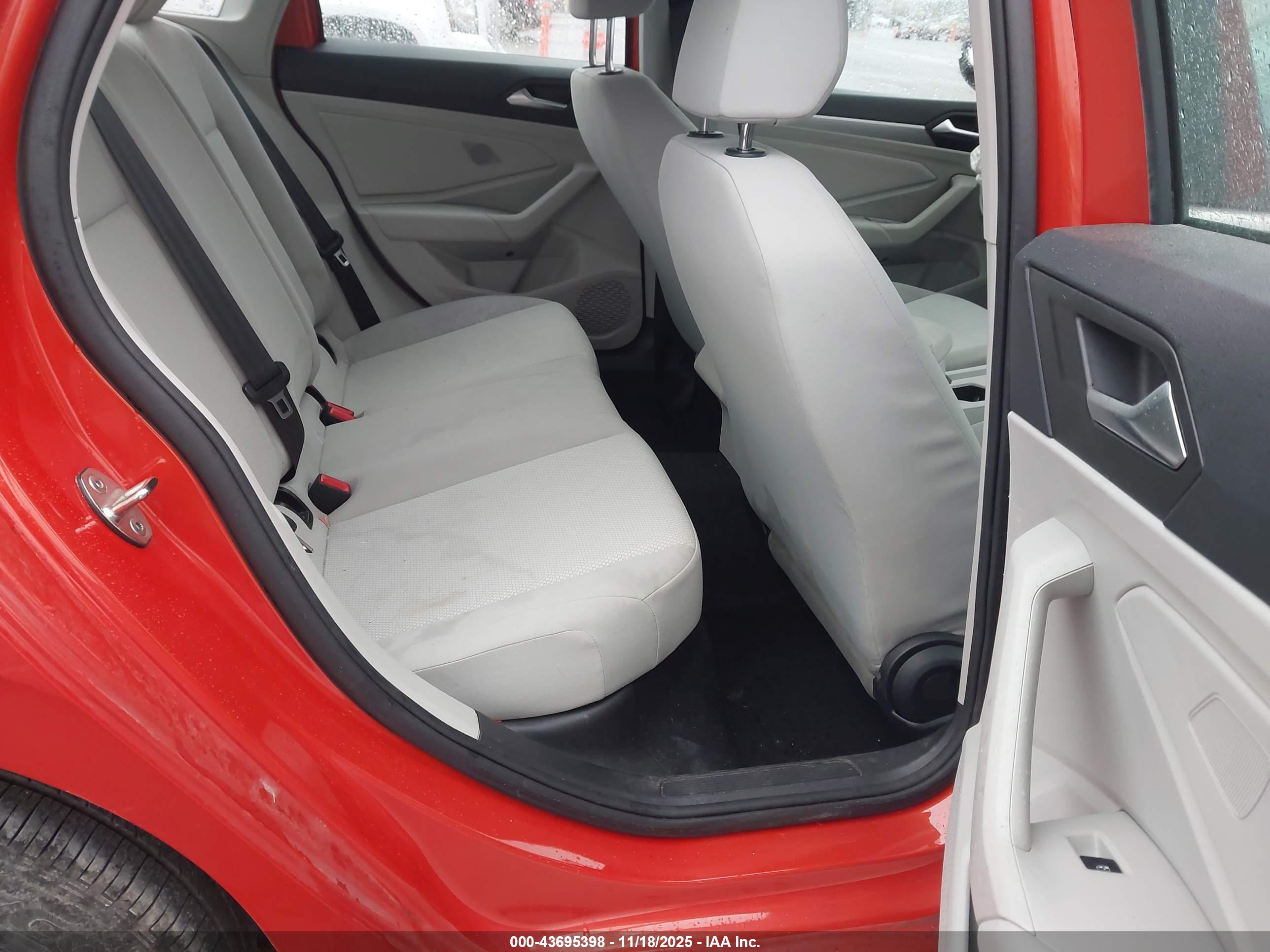 VOLKSWAGEN JETTA image 8