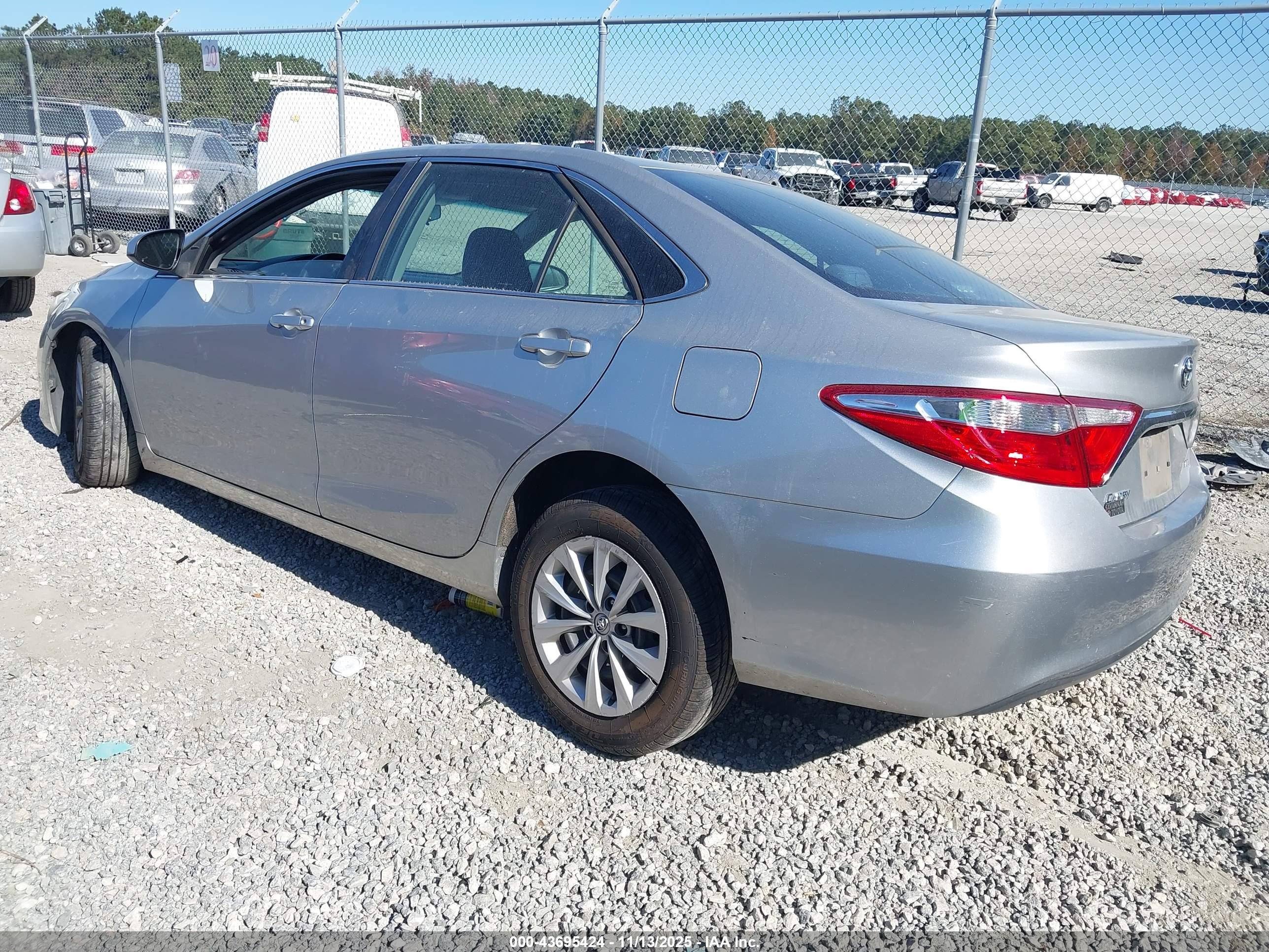 TOYOTA CAMRY image 3