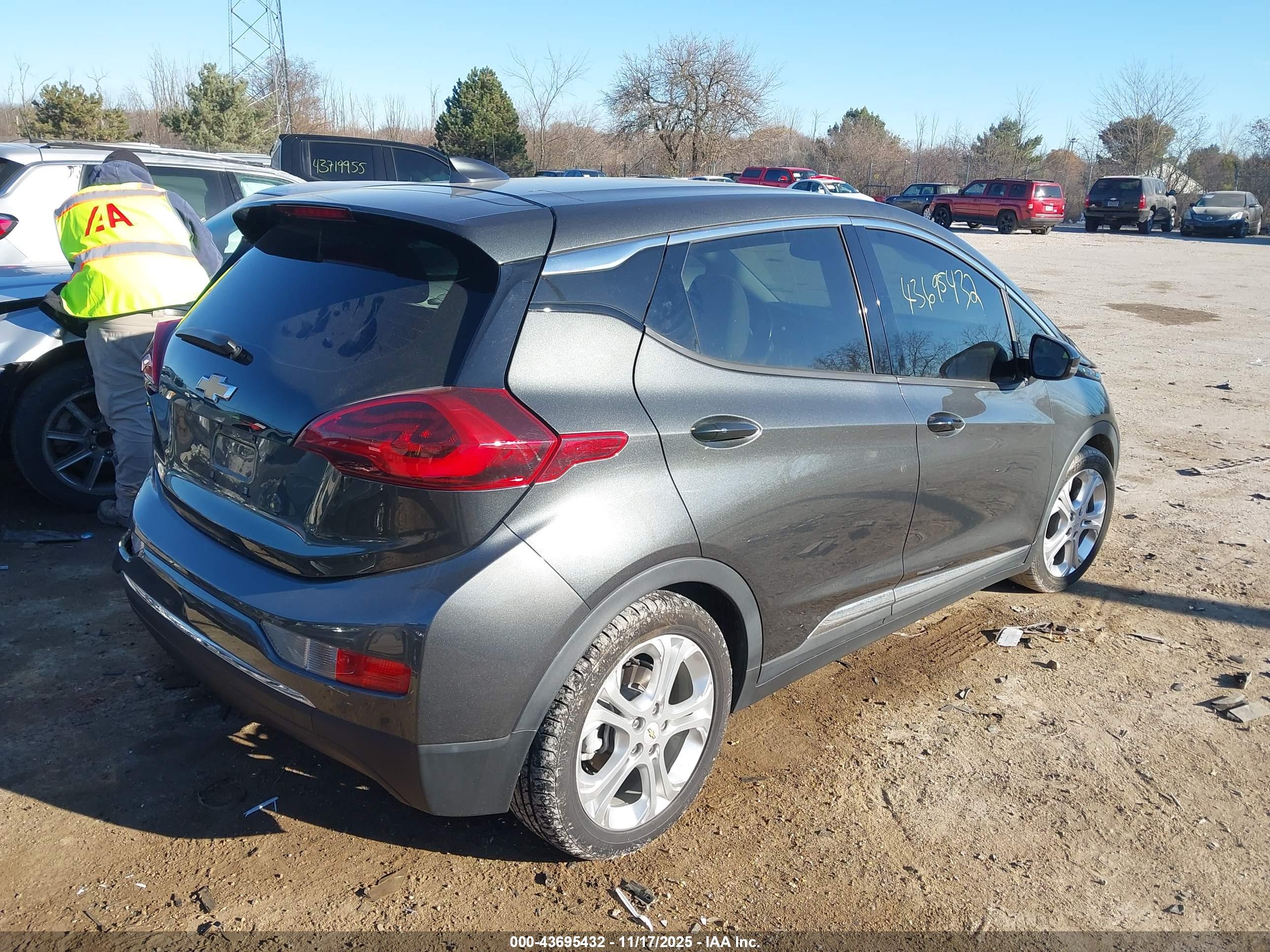 CHEVROLET BOLT image 4