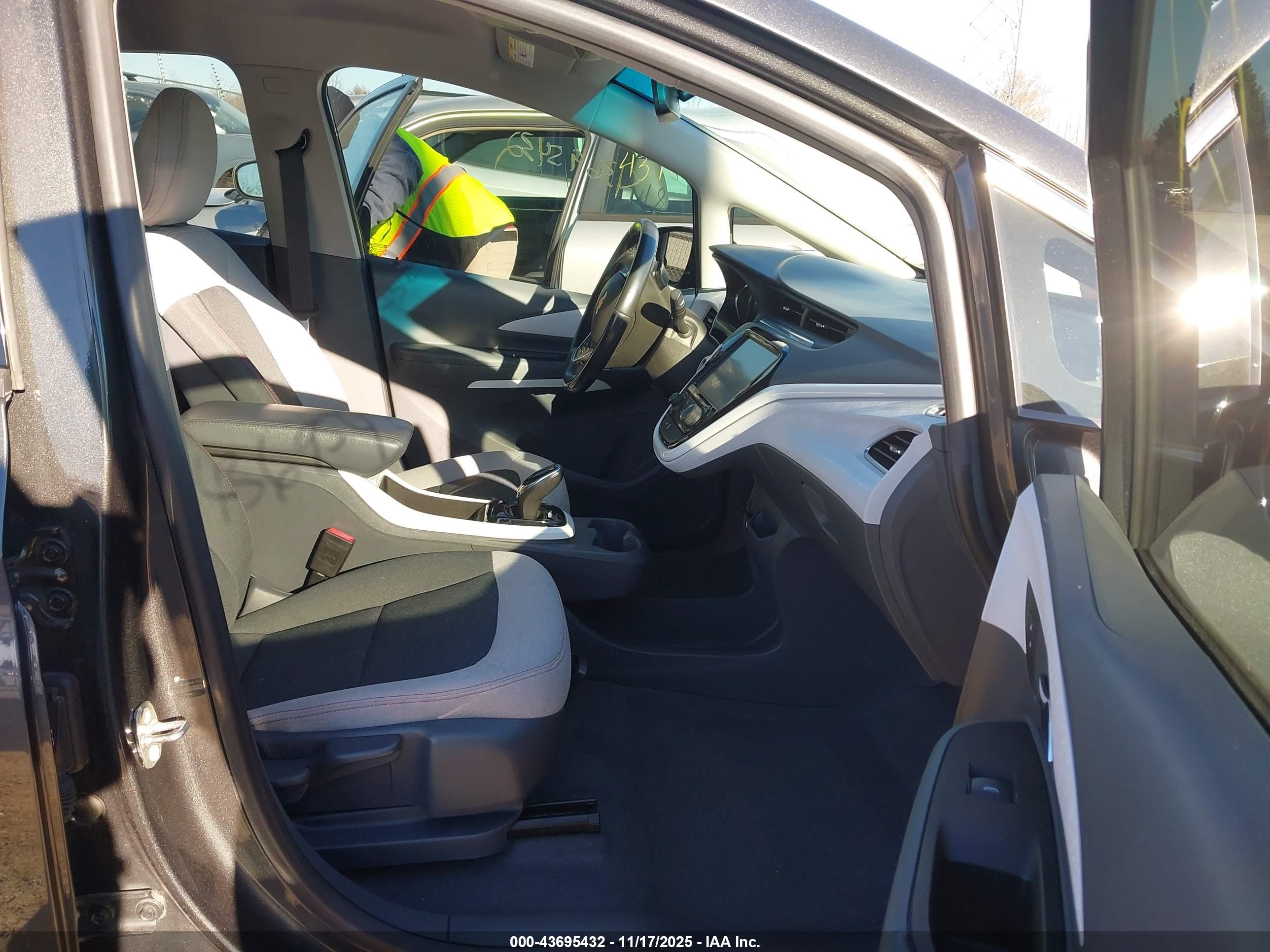 CHEVROLET BOLT image 5