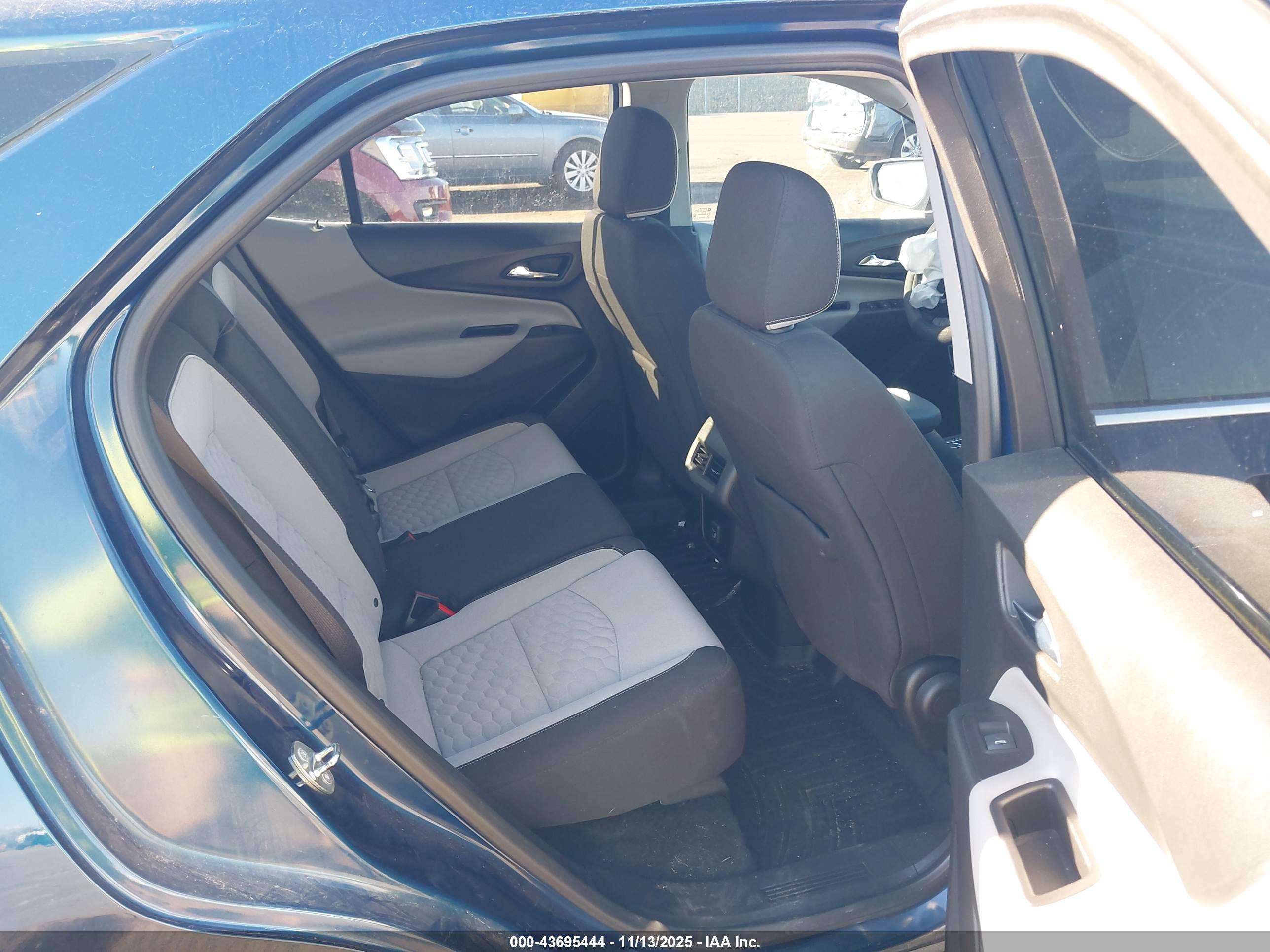 CHEVROLET EQUINOX image 8