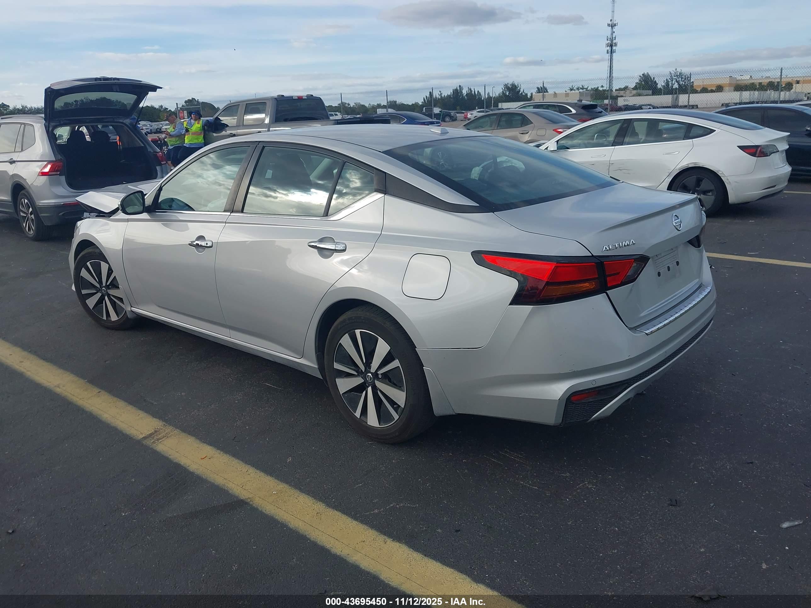 NISSAN ALTIMA image 3
