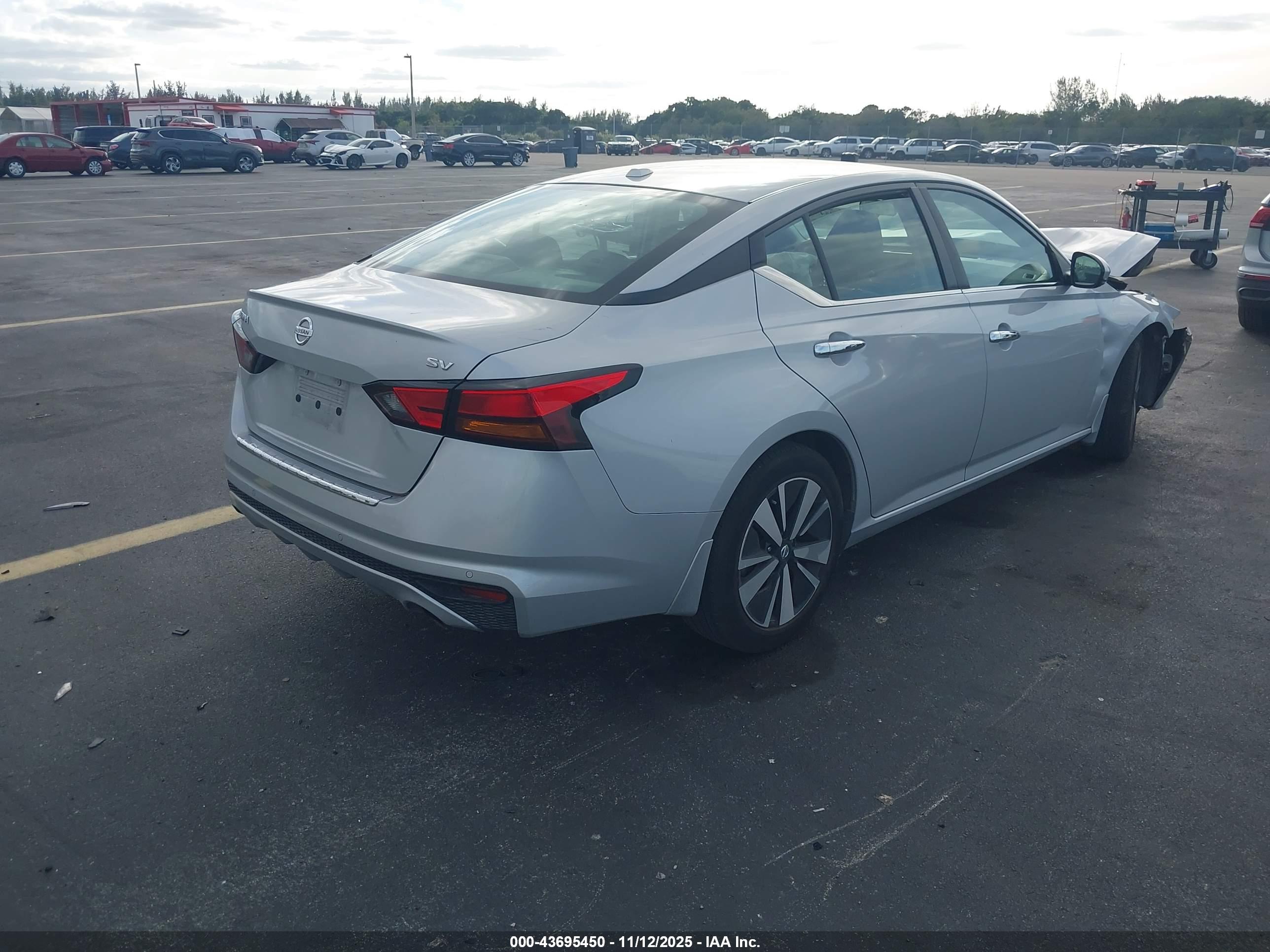 NISSAN ALTIMA image 4