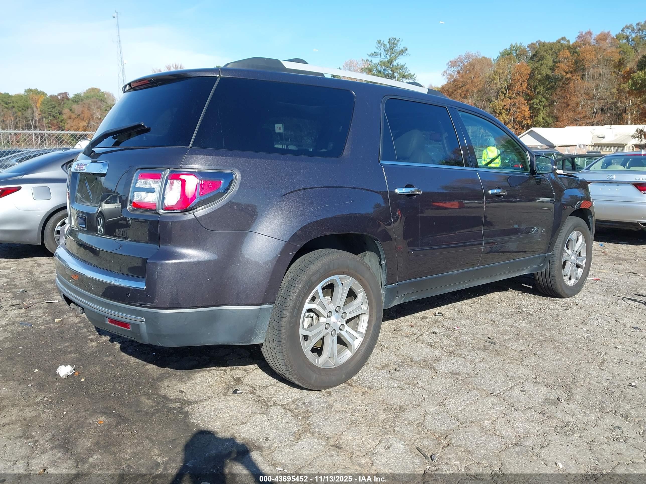 GMC ACADIA image 4
