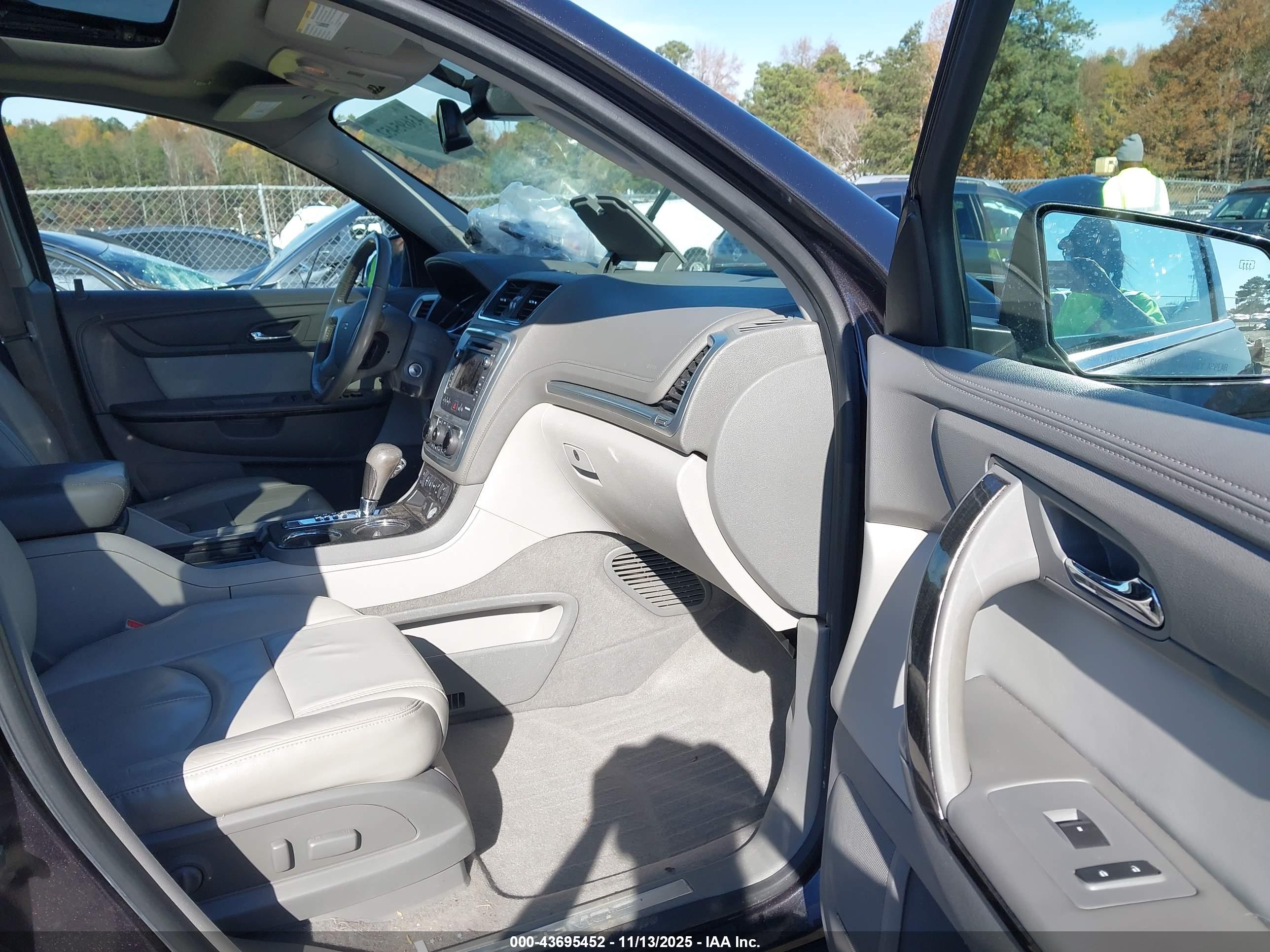 GMC ACADIA image 5