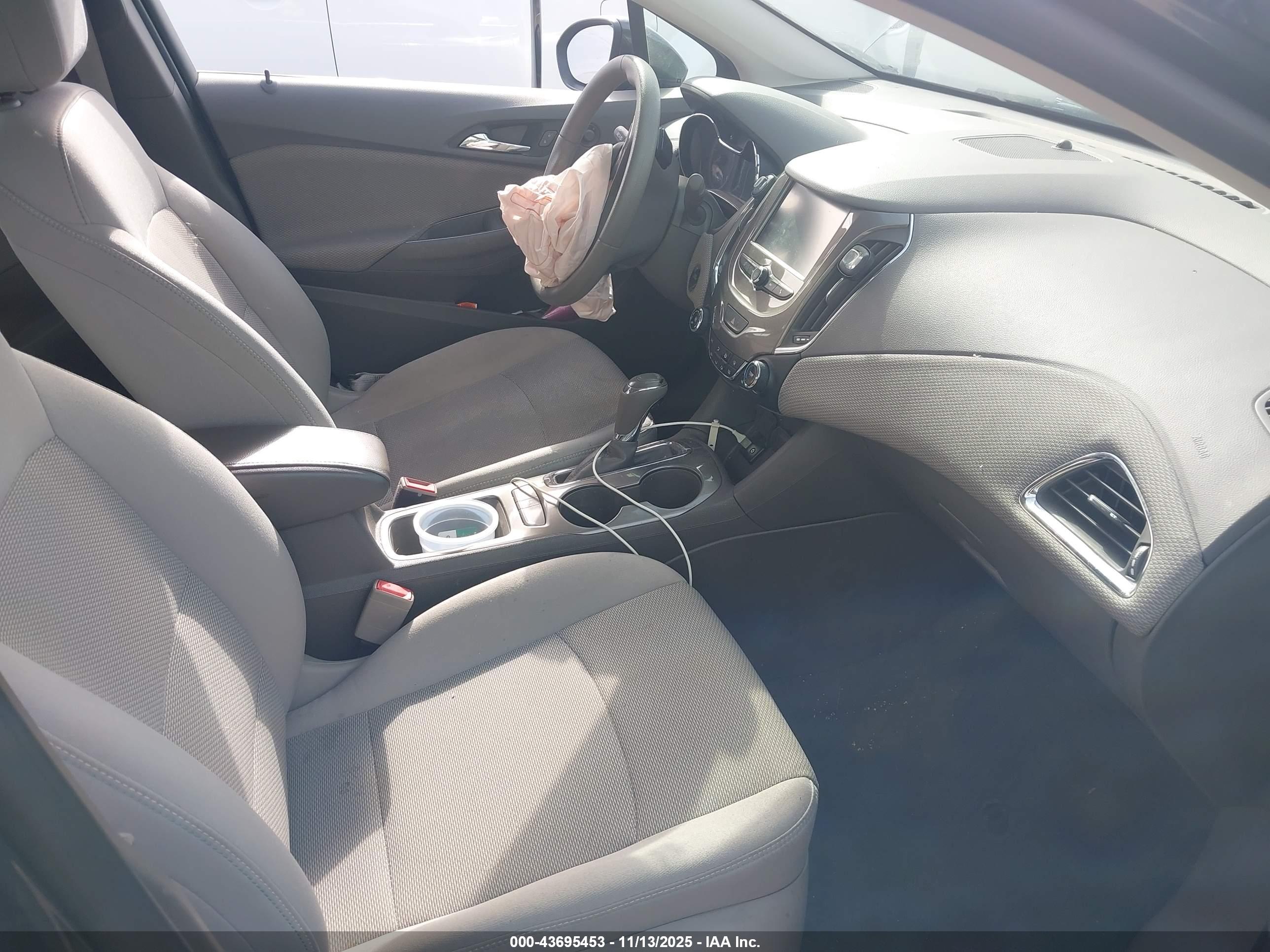 CHEVROLET CRUZE image 5