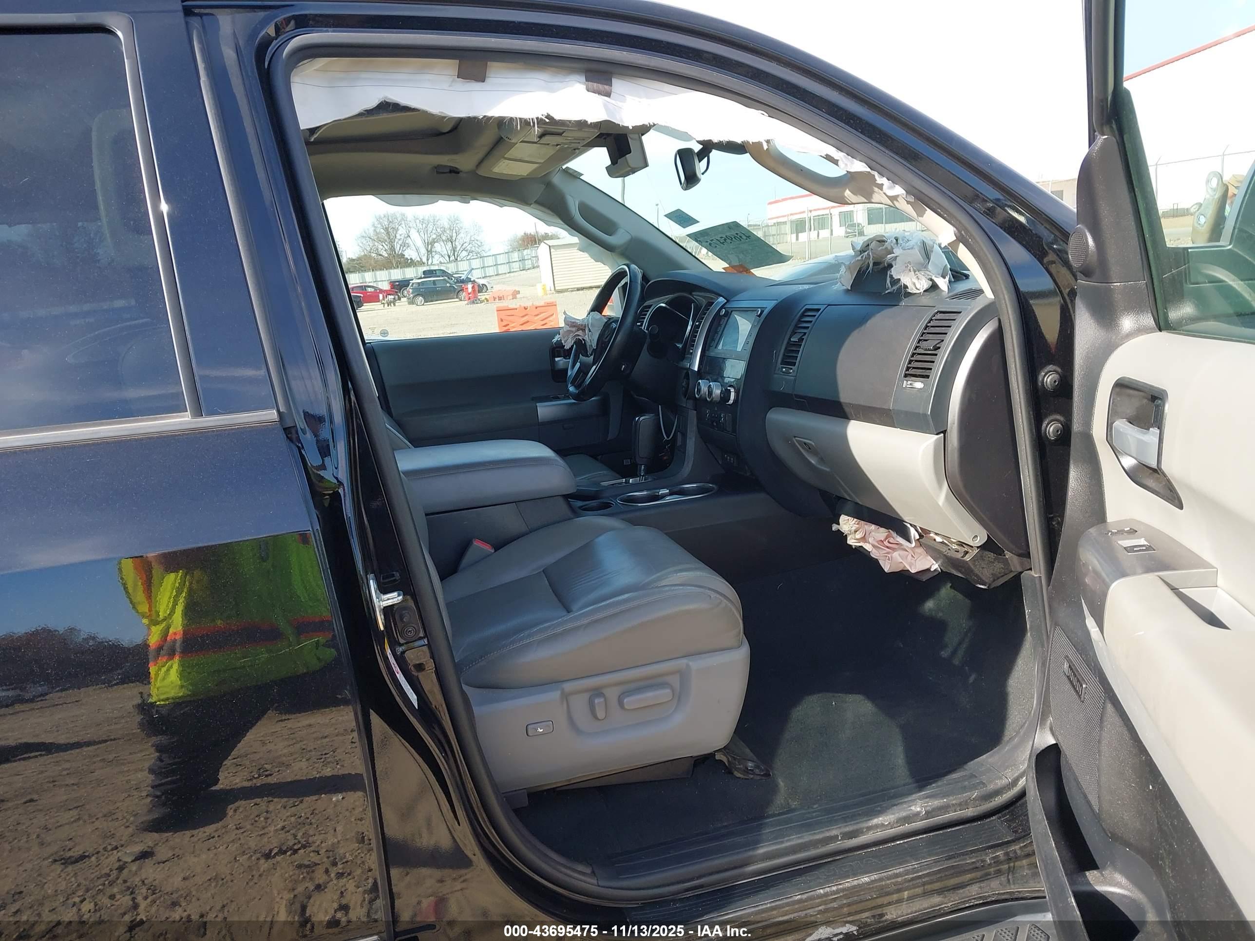 TOYOTA SEQUOIA image 5