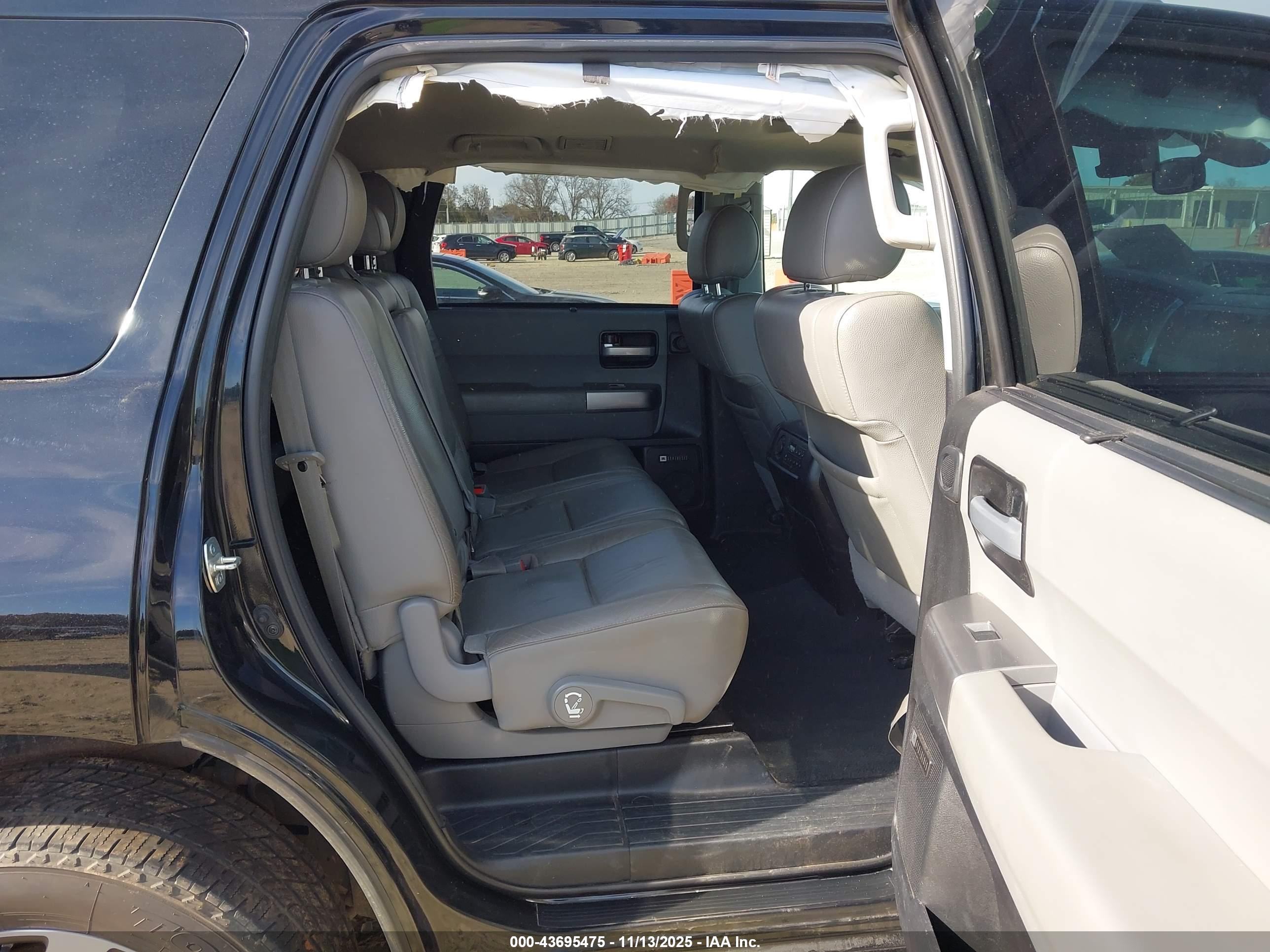 TOYOTA SEQUOIA image 8