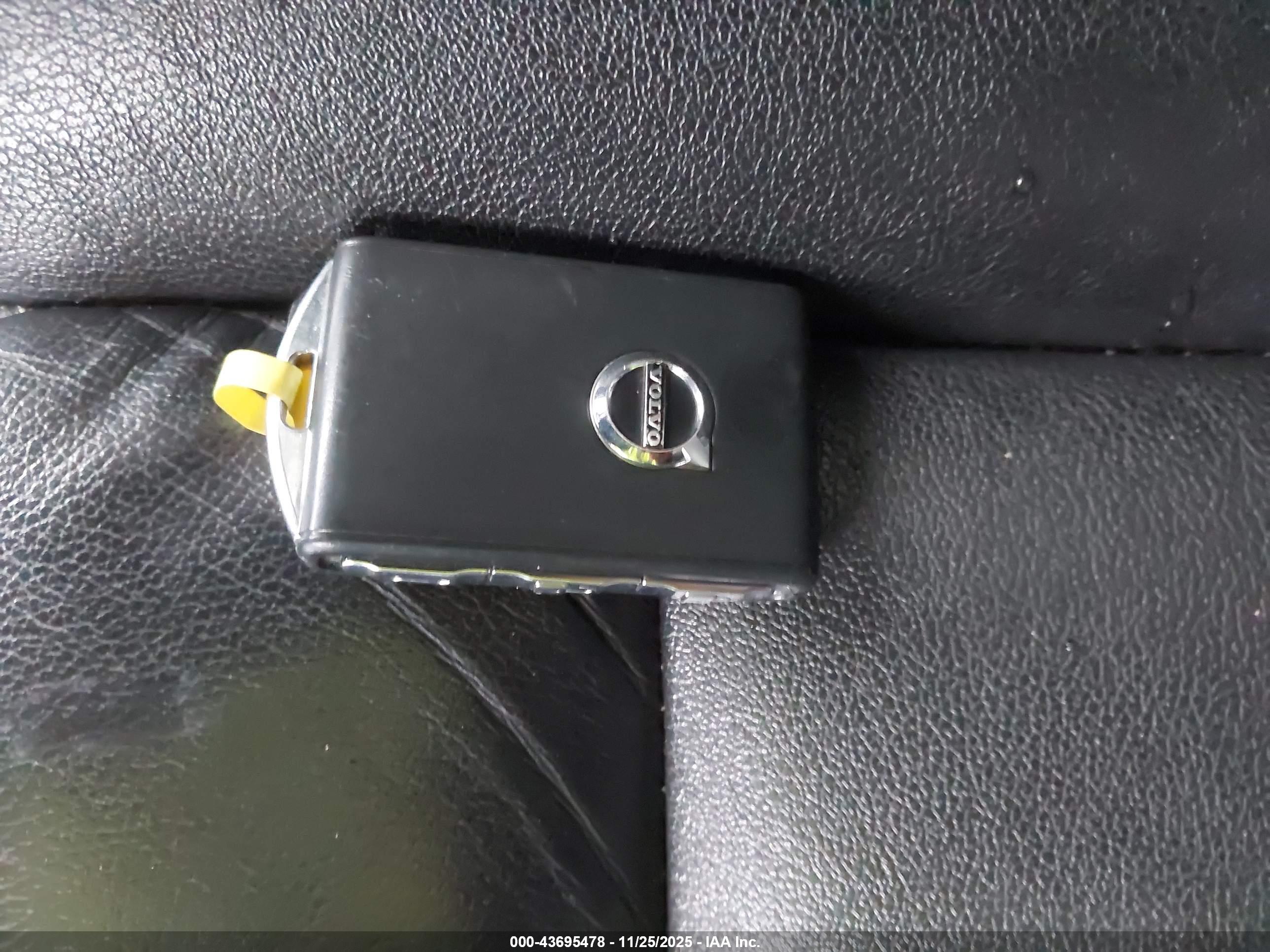 VOLVO S60 image 11