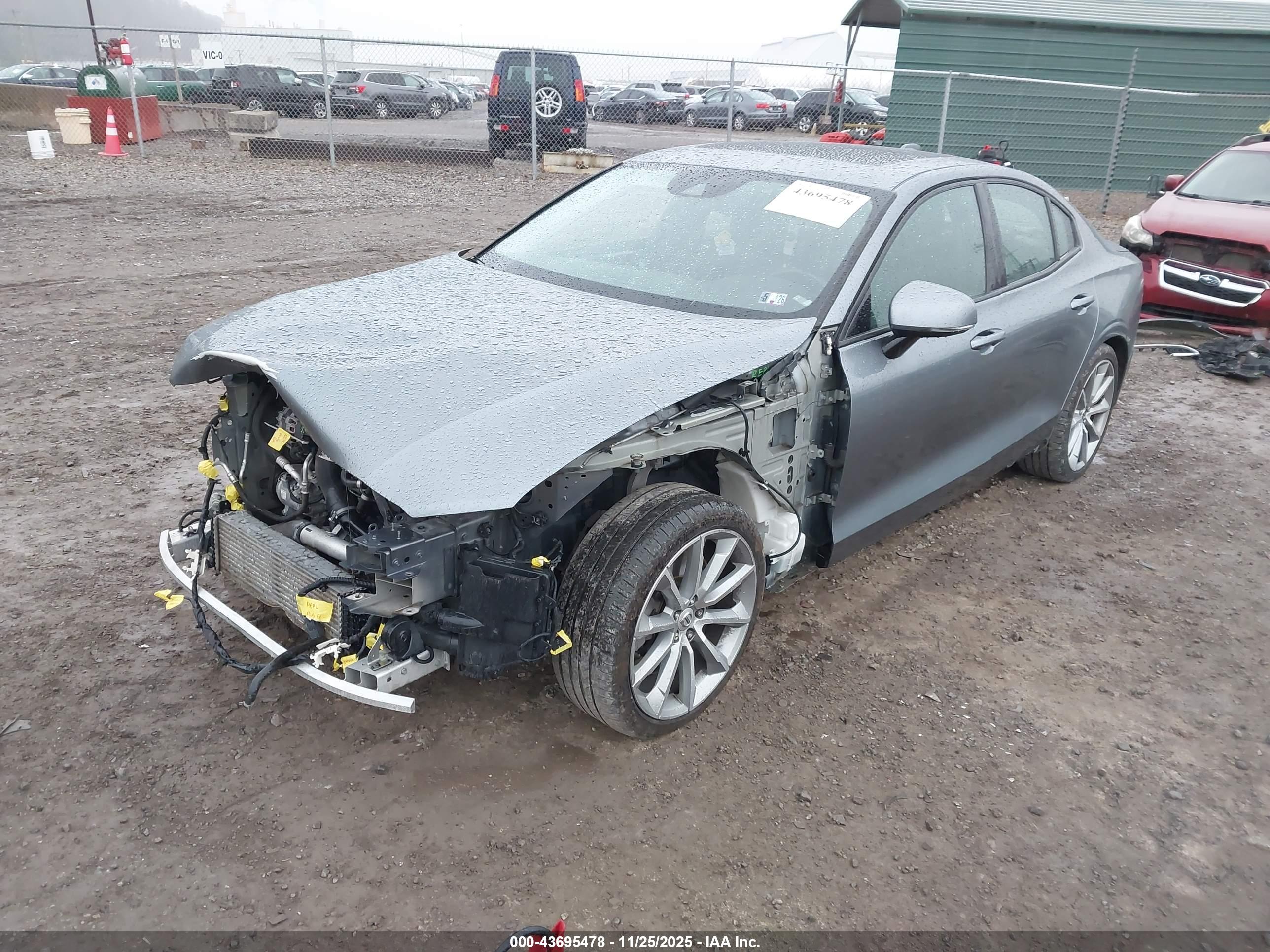VOLVO S60 image 2