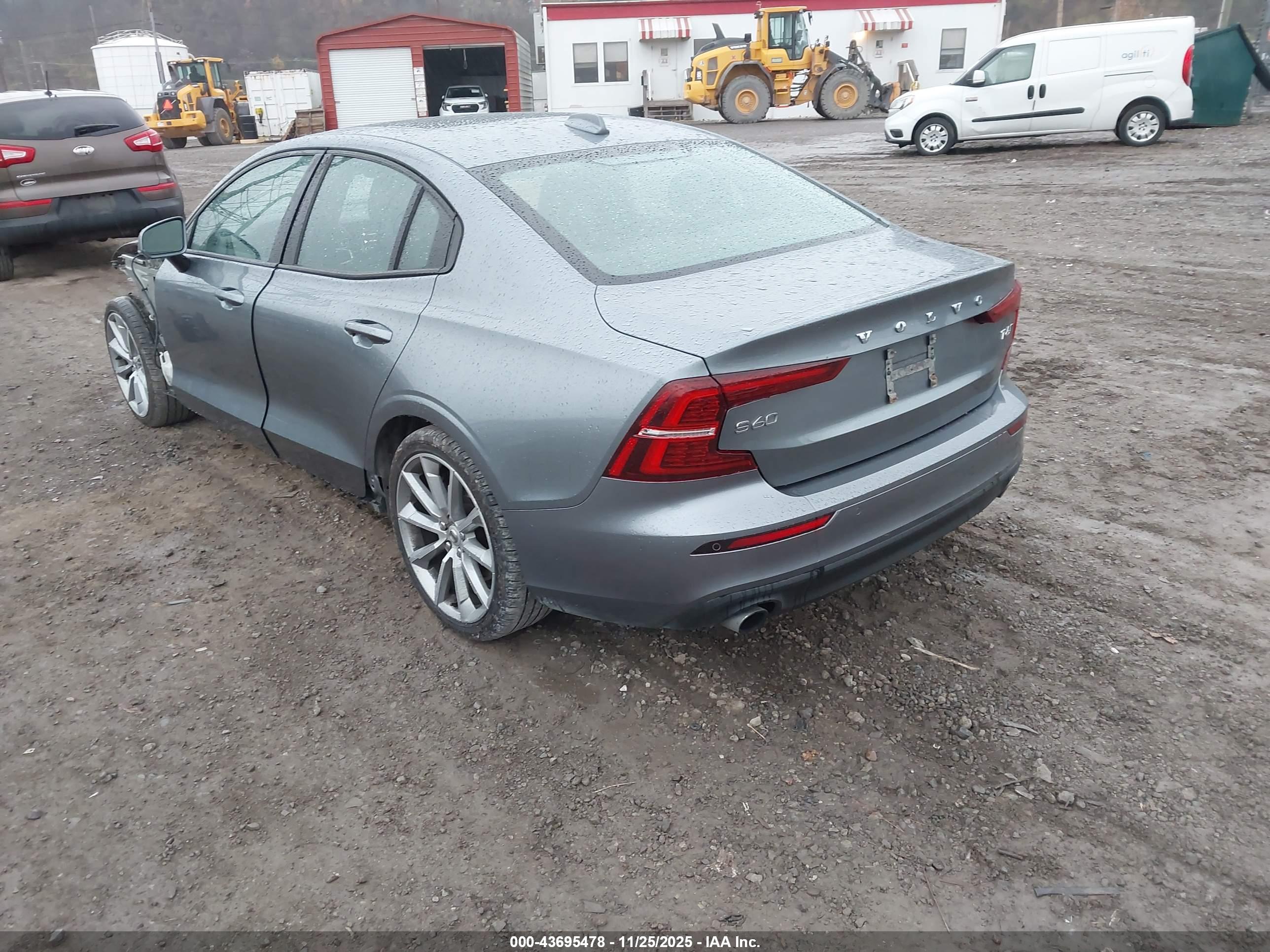 VOLVO S60 image 3