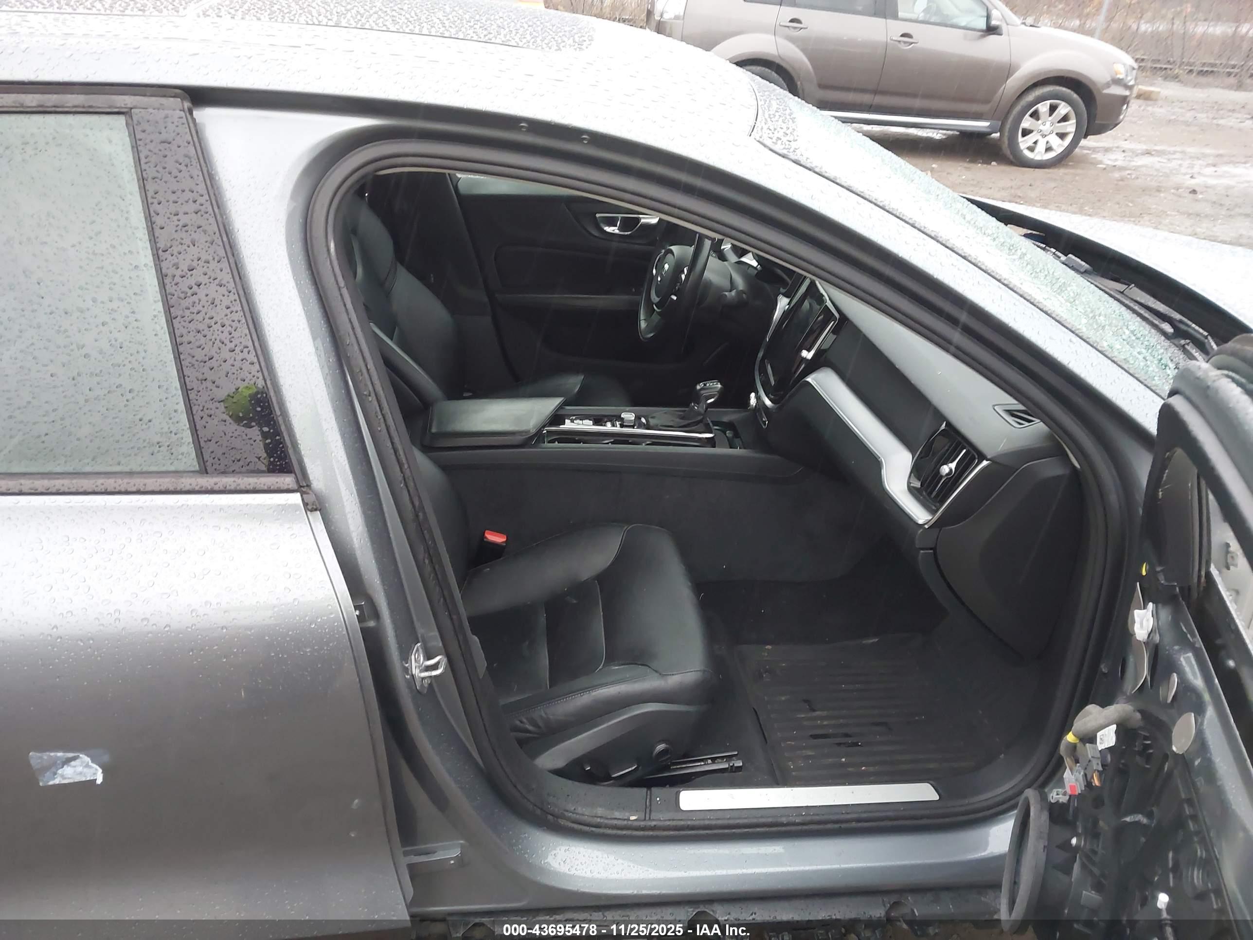 VOLVO S60 image 5