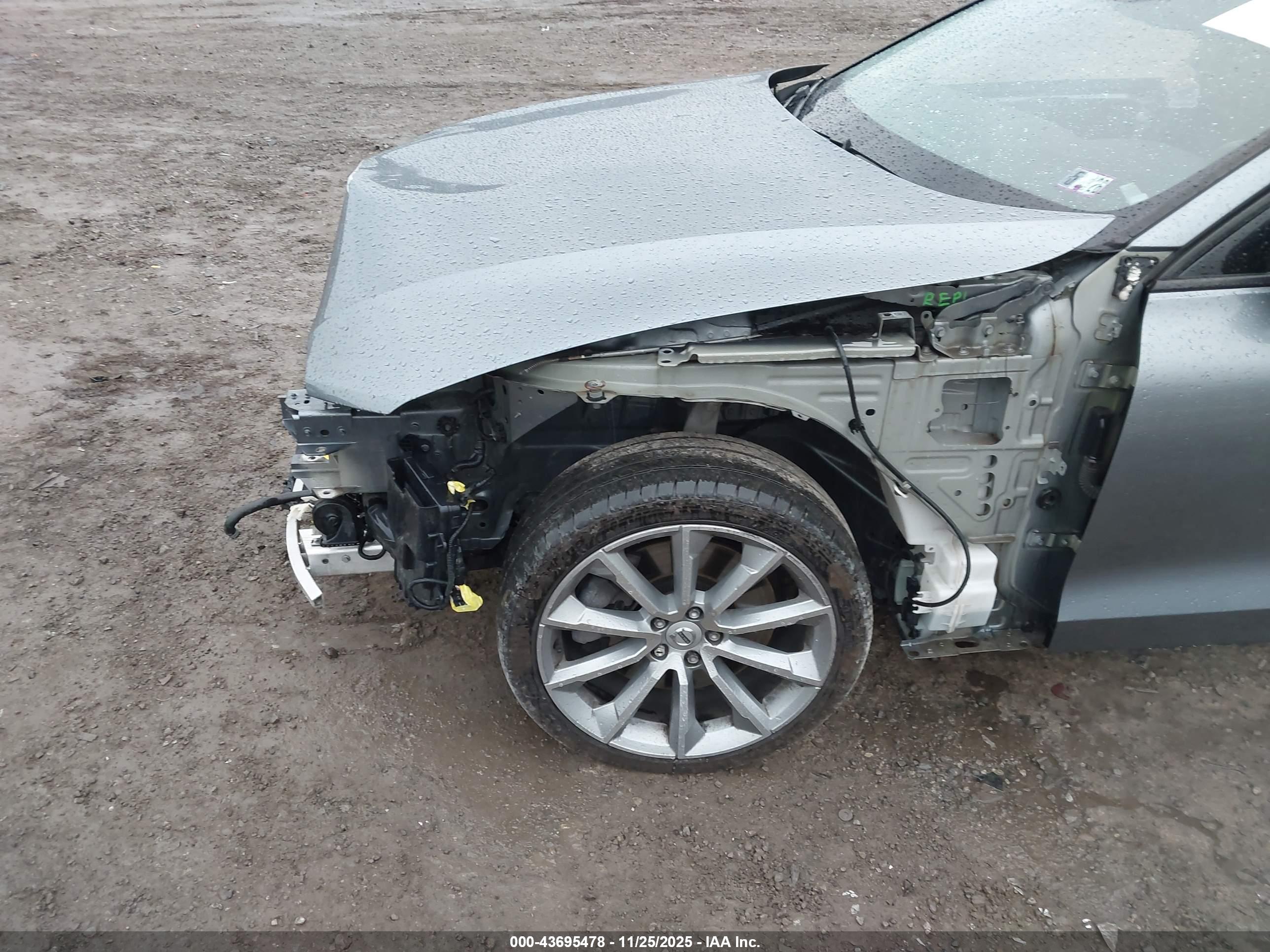 VOLVO S60 image 6