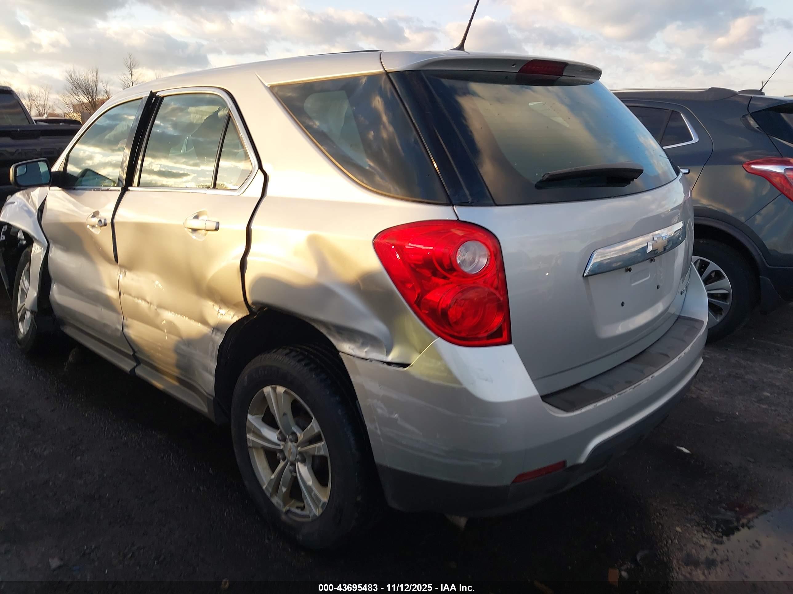 CHEVROLET EQUINOX image 3