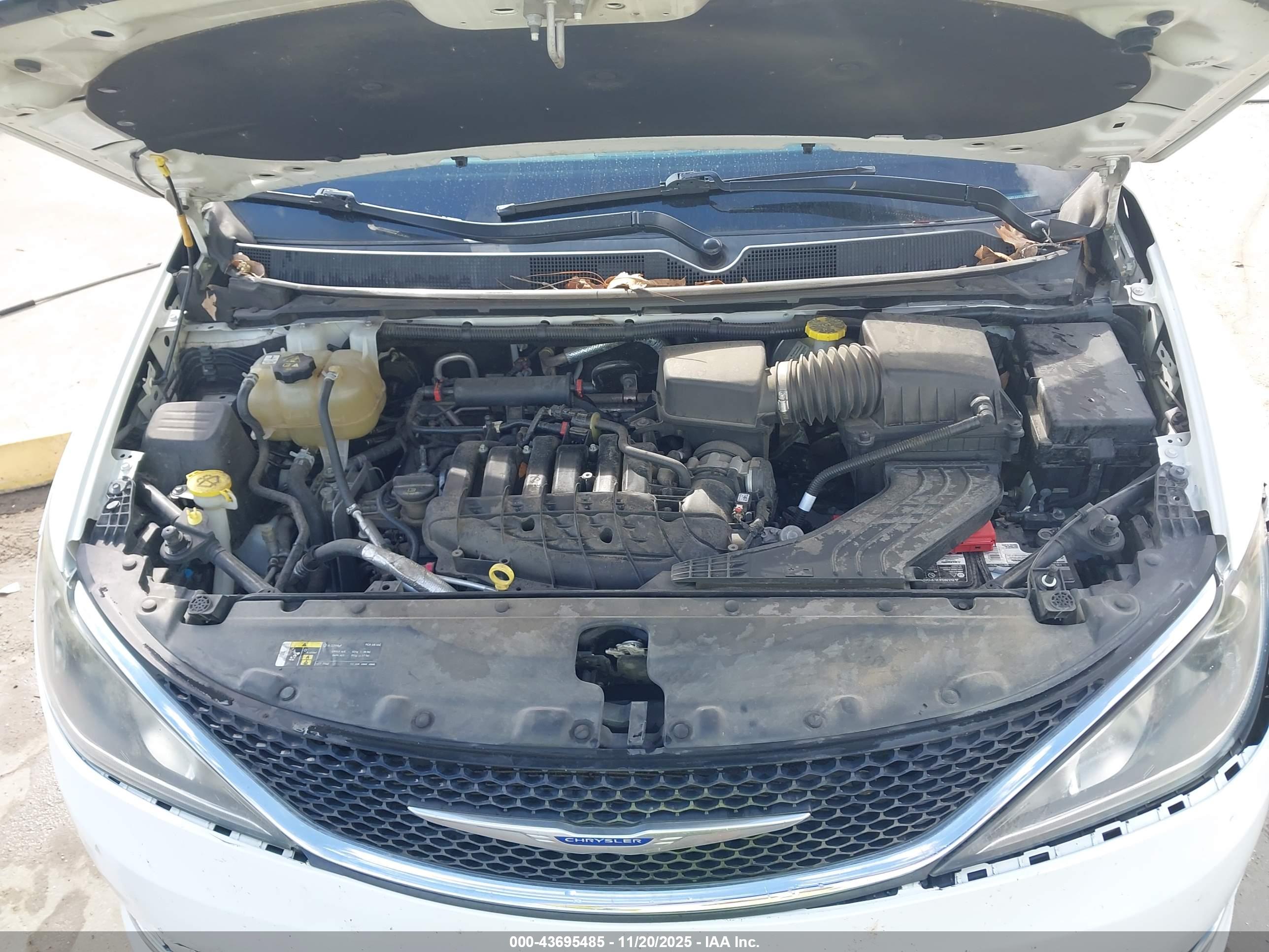 CHRYSLER PACIFICA image 10