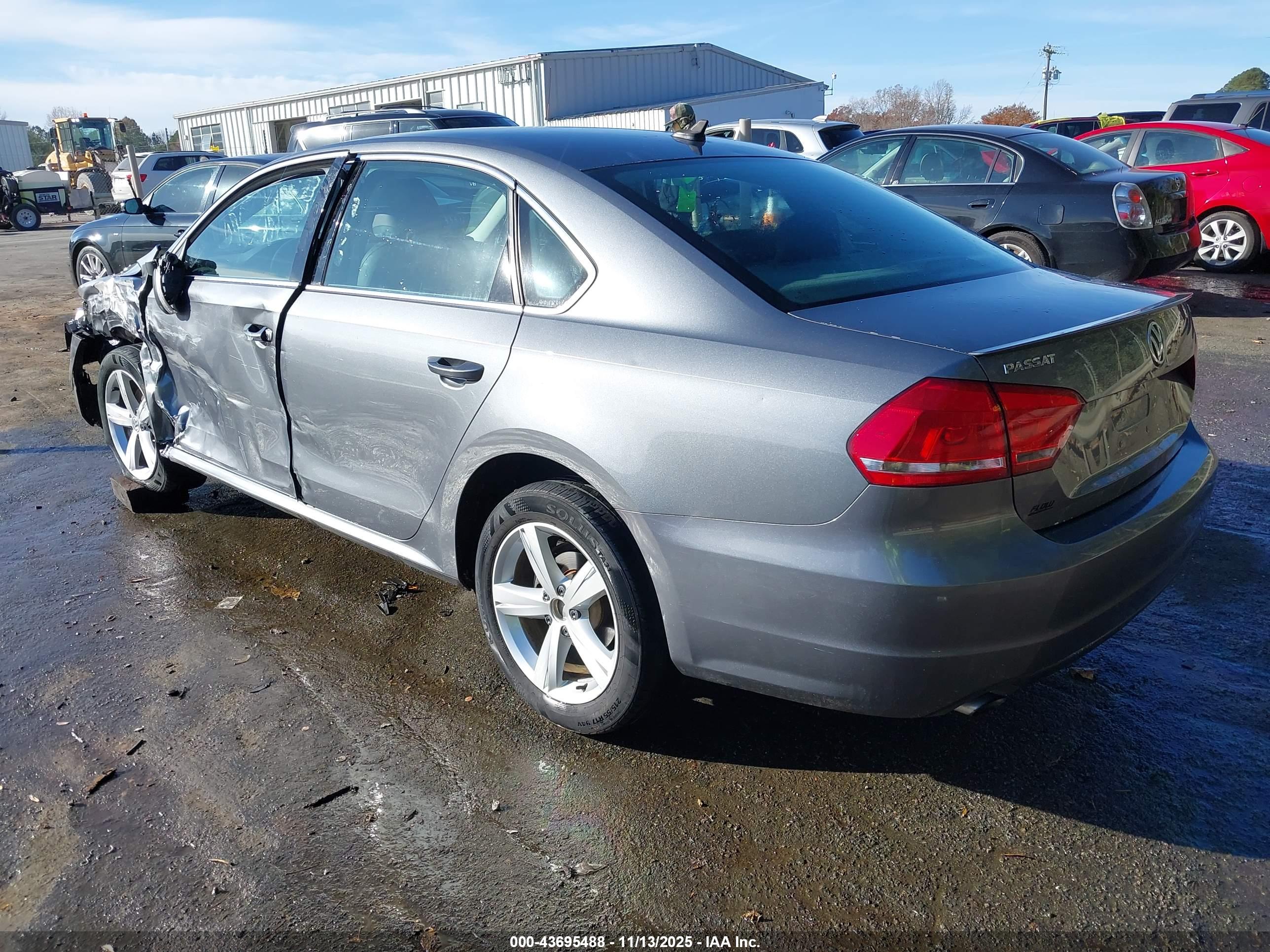 VOLKSWAGEN PASSAT image 3