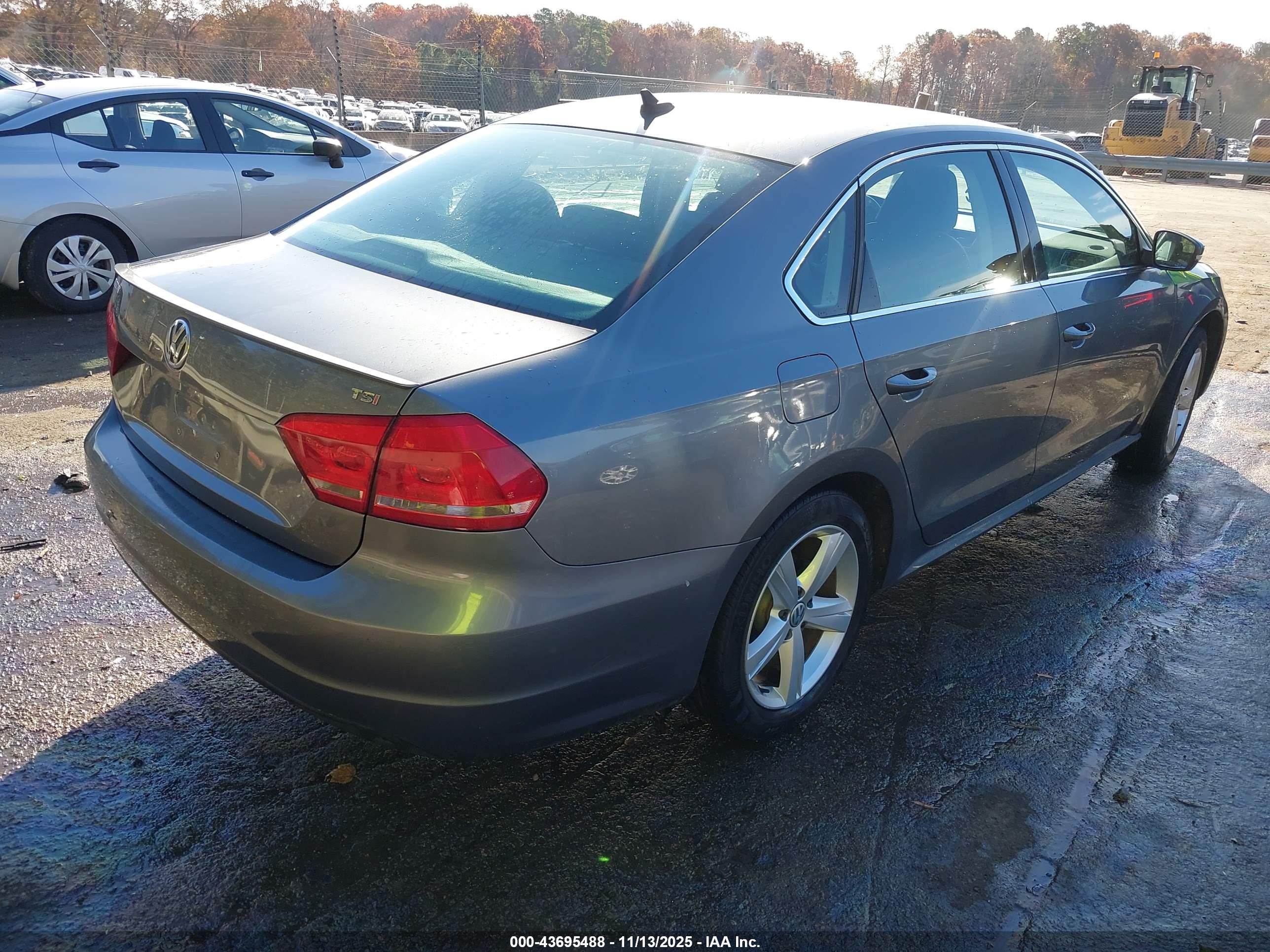 VOLKSWAGEN PASSAT image 4