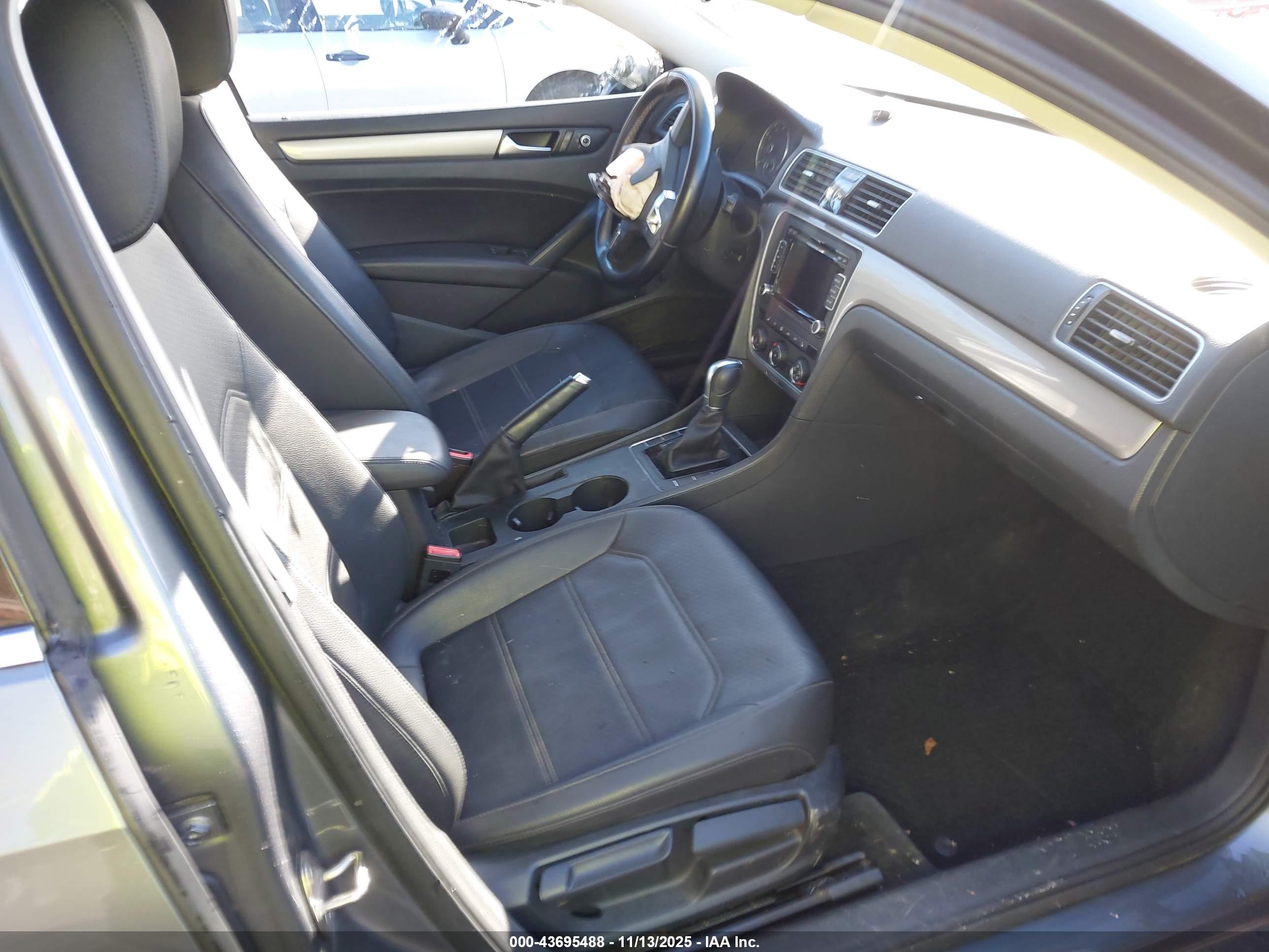 VOLKSWAGEN PASSAT image 5