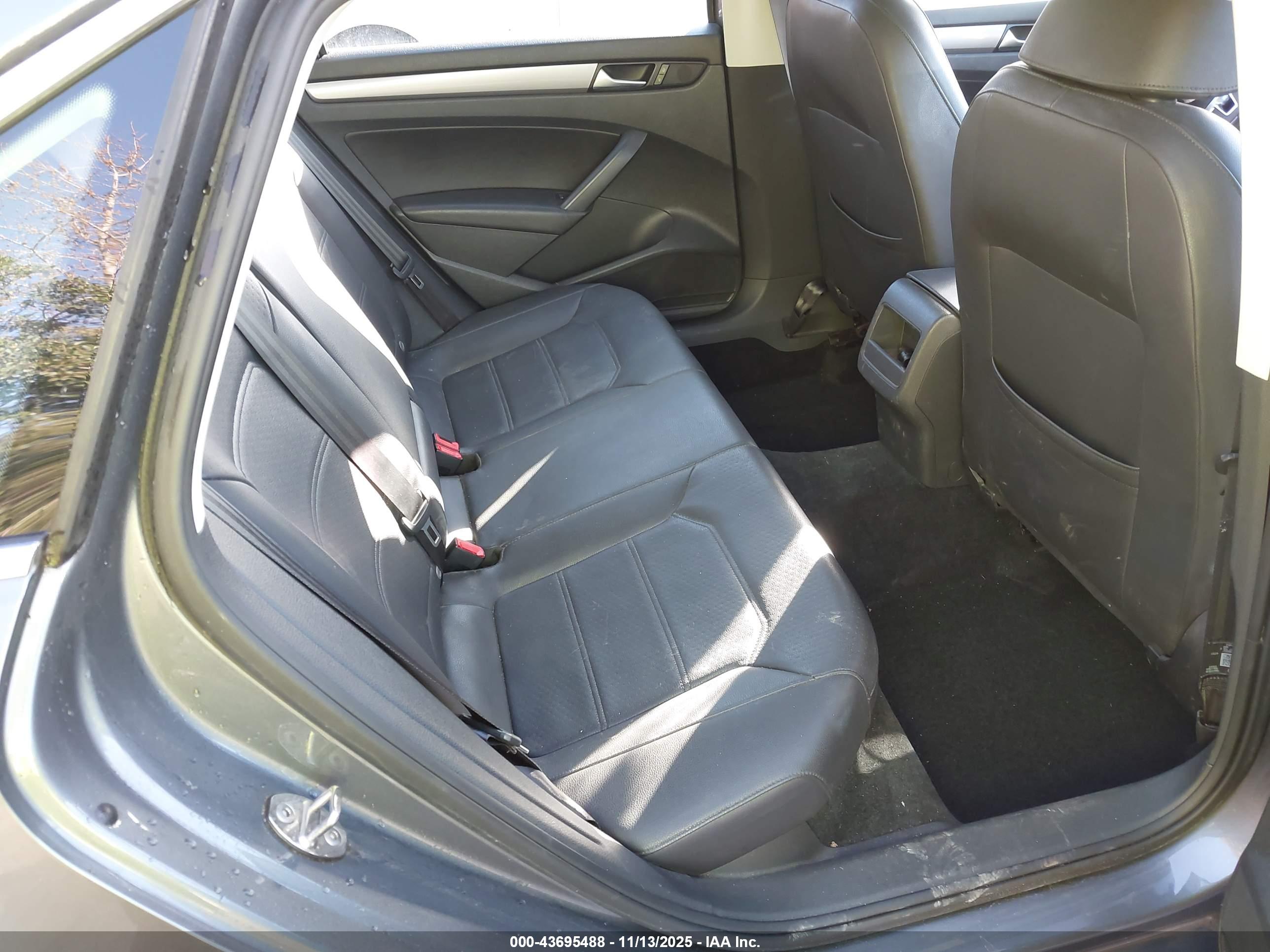 VOLKSWAGEN PASSAT image 8