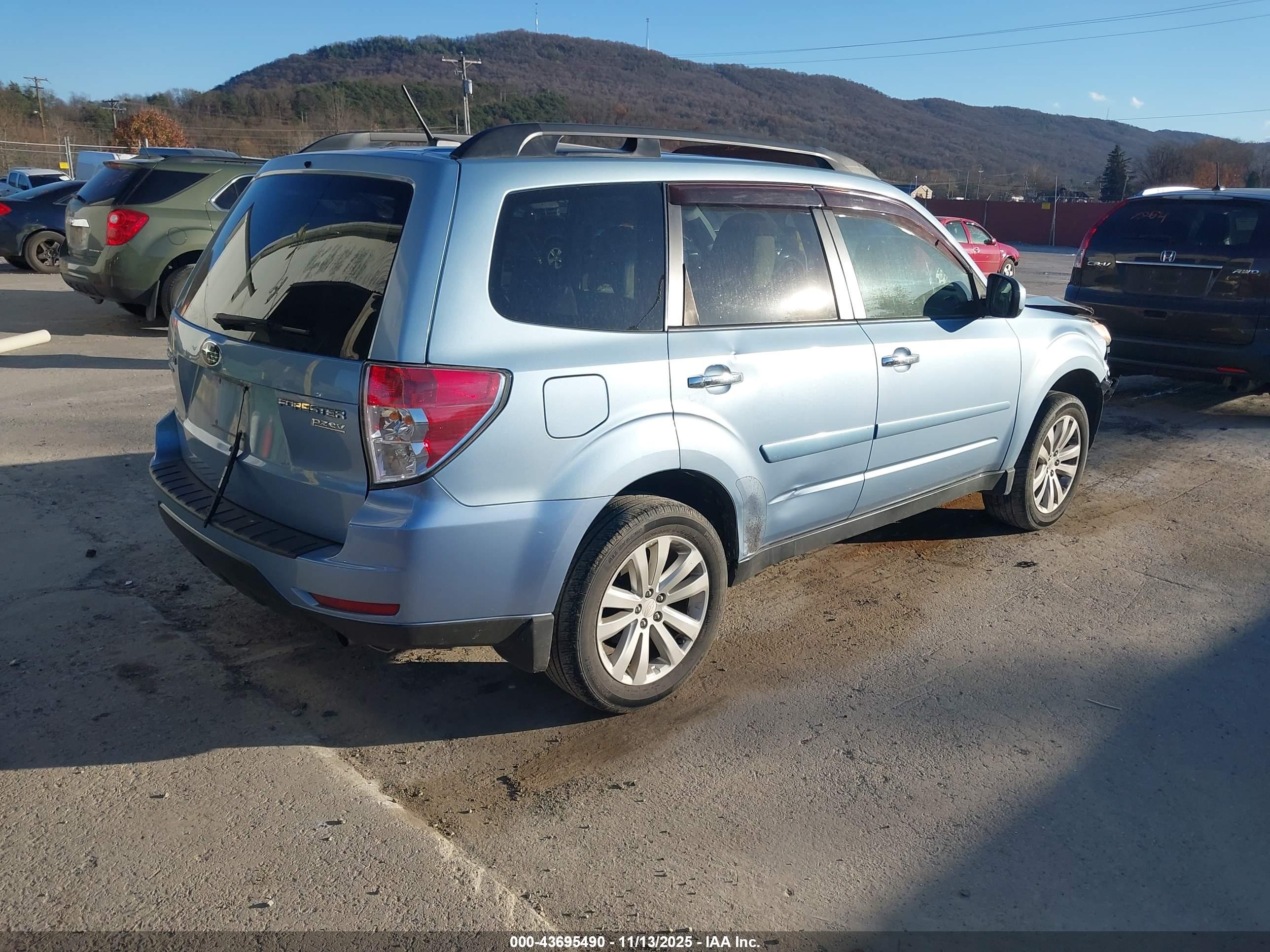 SUBARU FORESTER image 4