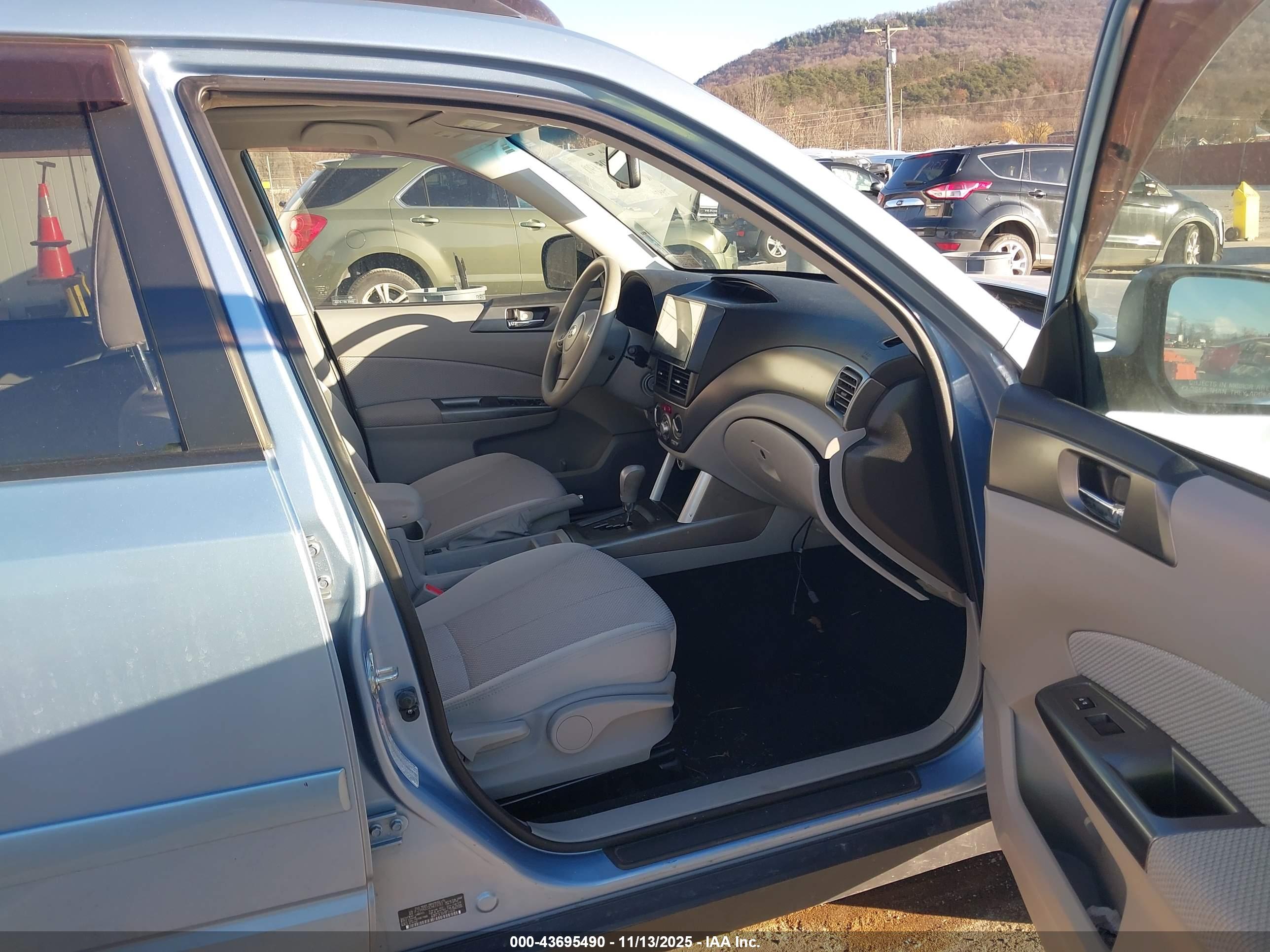 SUBARU FORESTER image 5