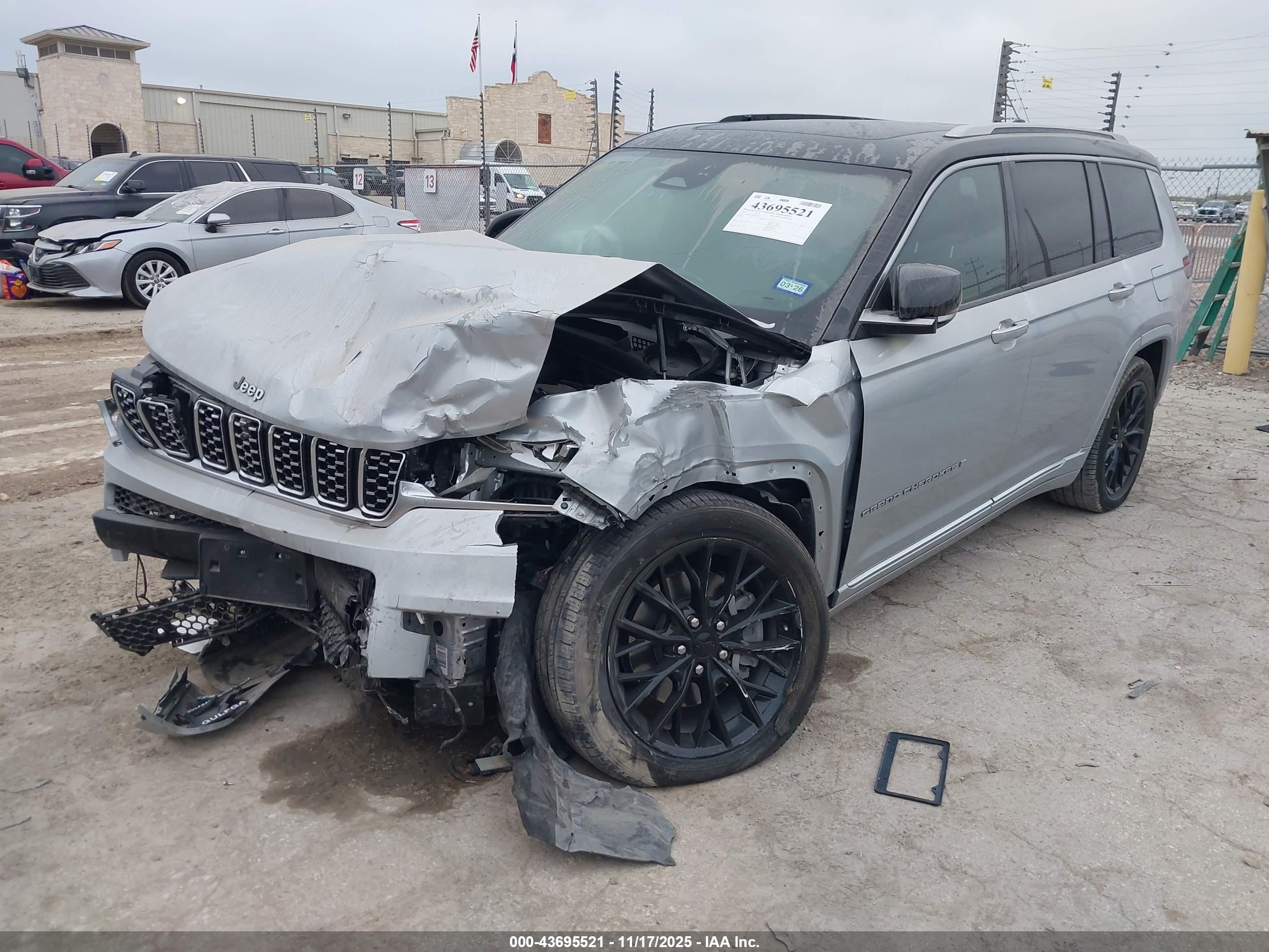JEEP GRAND image 2