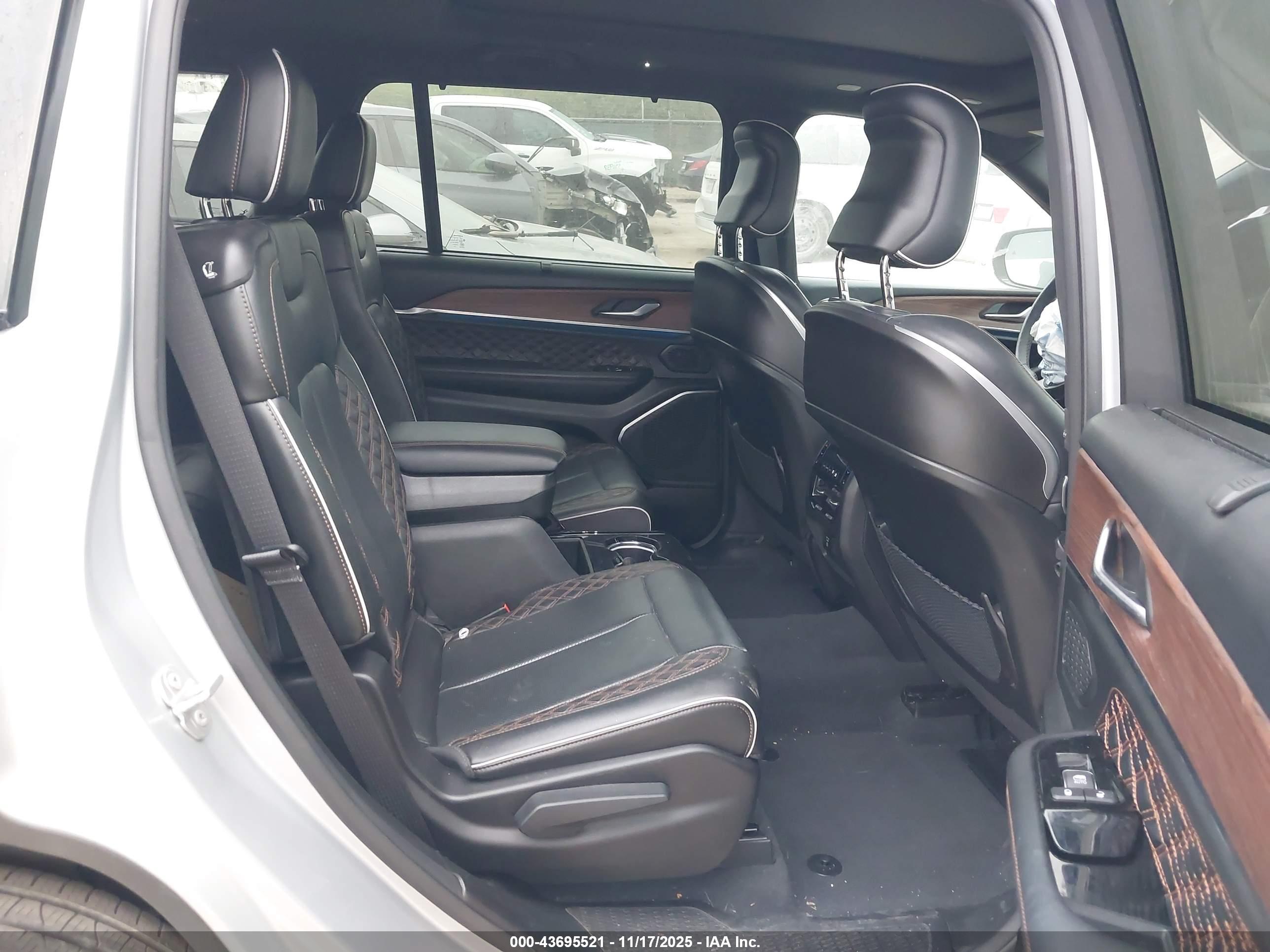 JEEP GRAND image 8