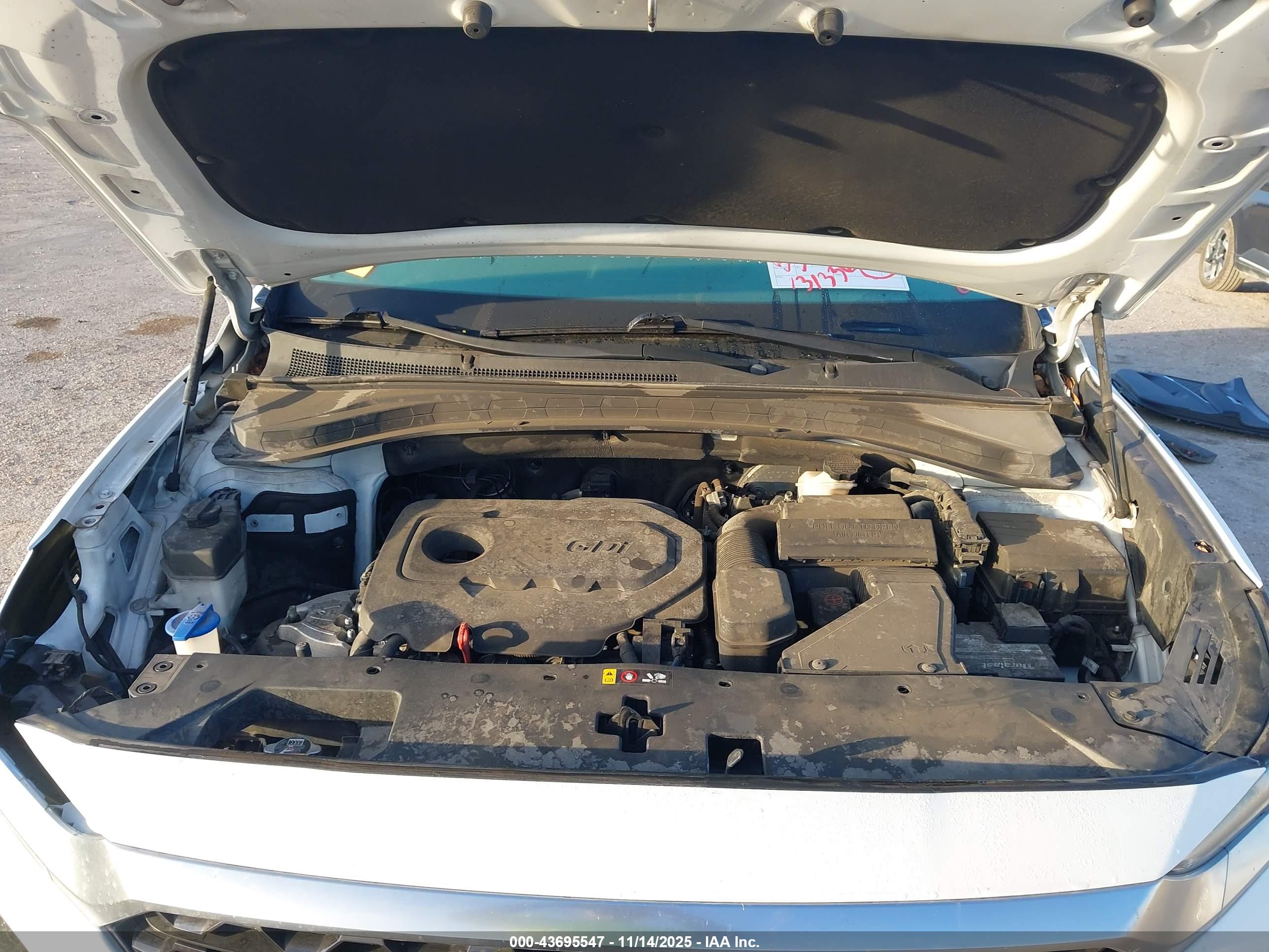 HYUNDAI SANTA image 10