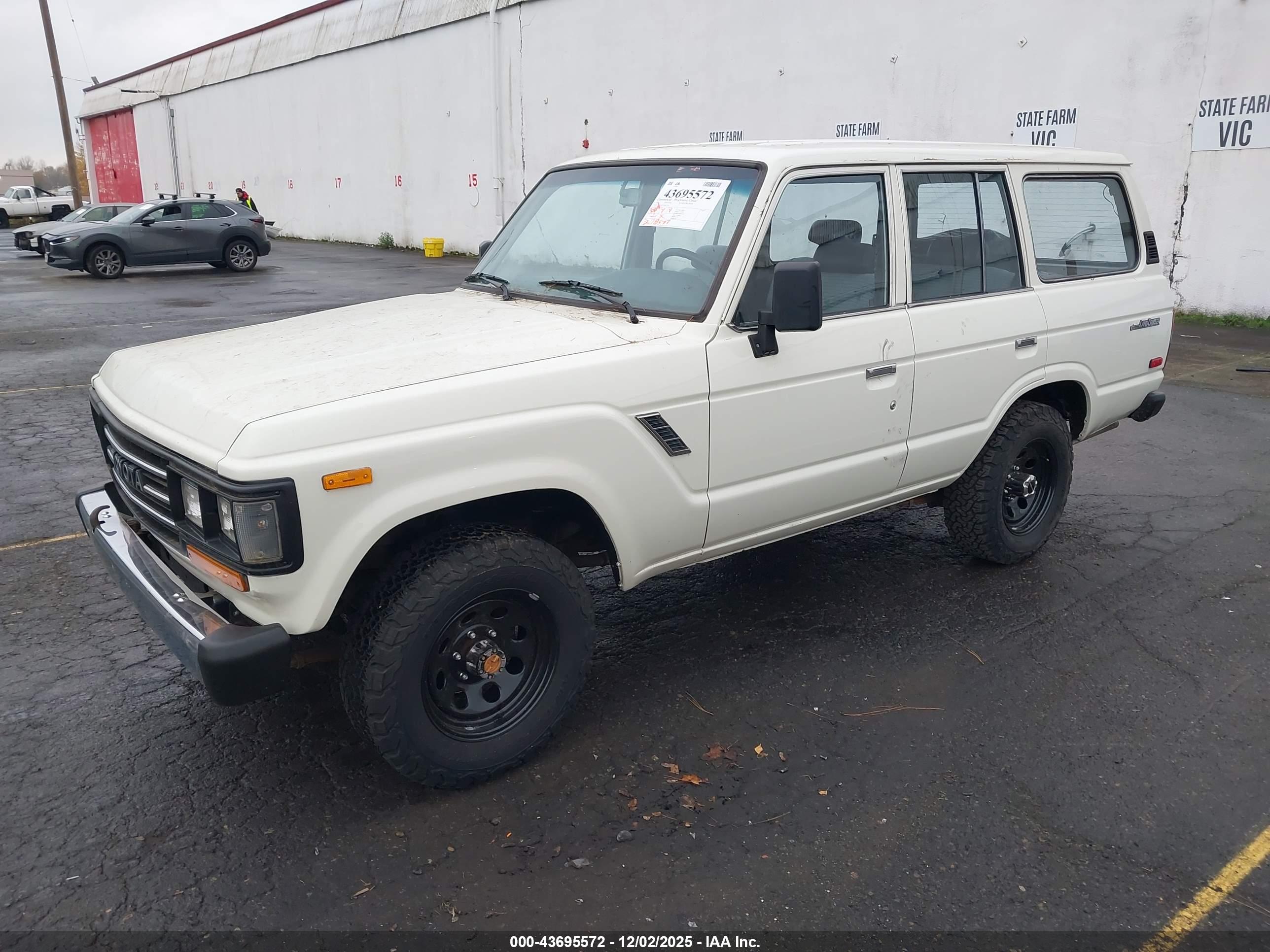 TOYOTA LAND image 2