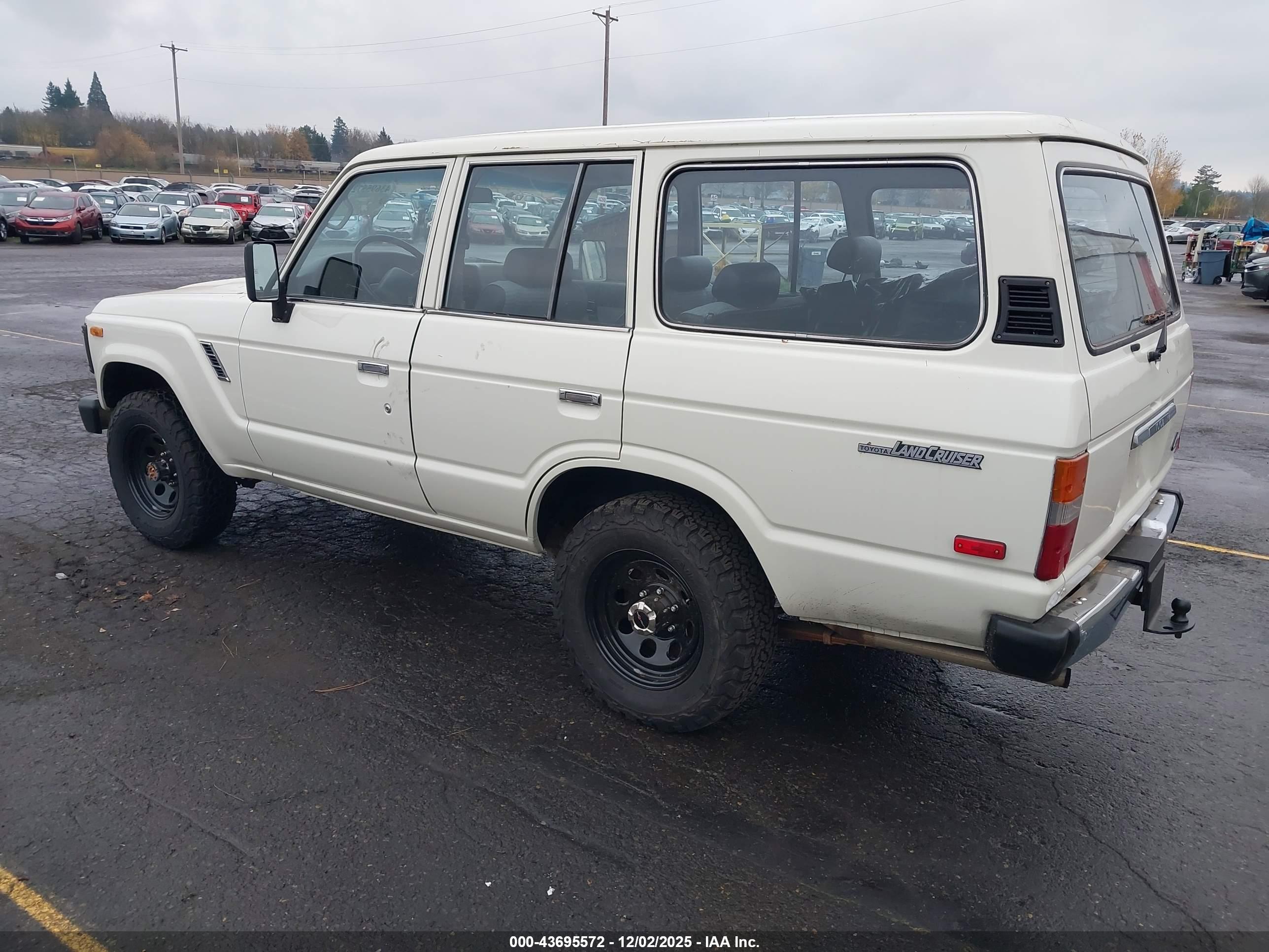 TOYOTA LAND image 3