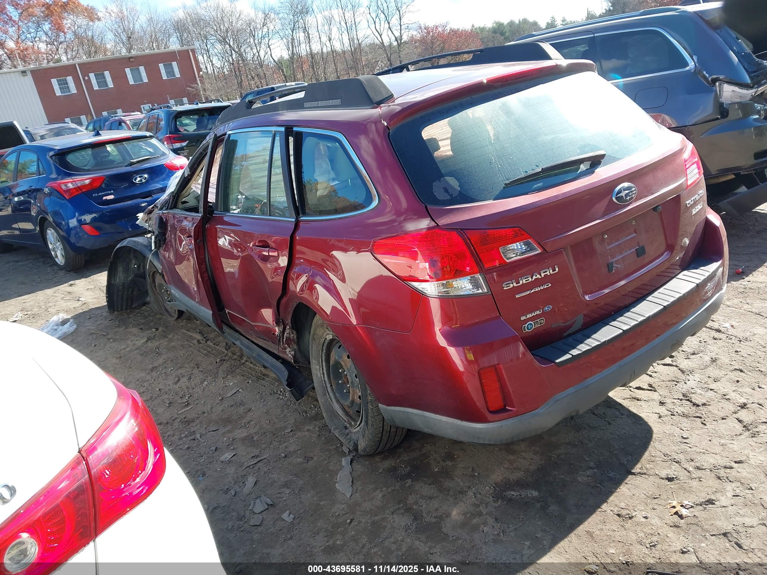 SUBARU OUTBACK image 3