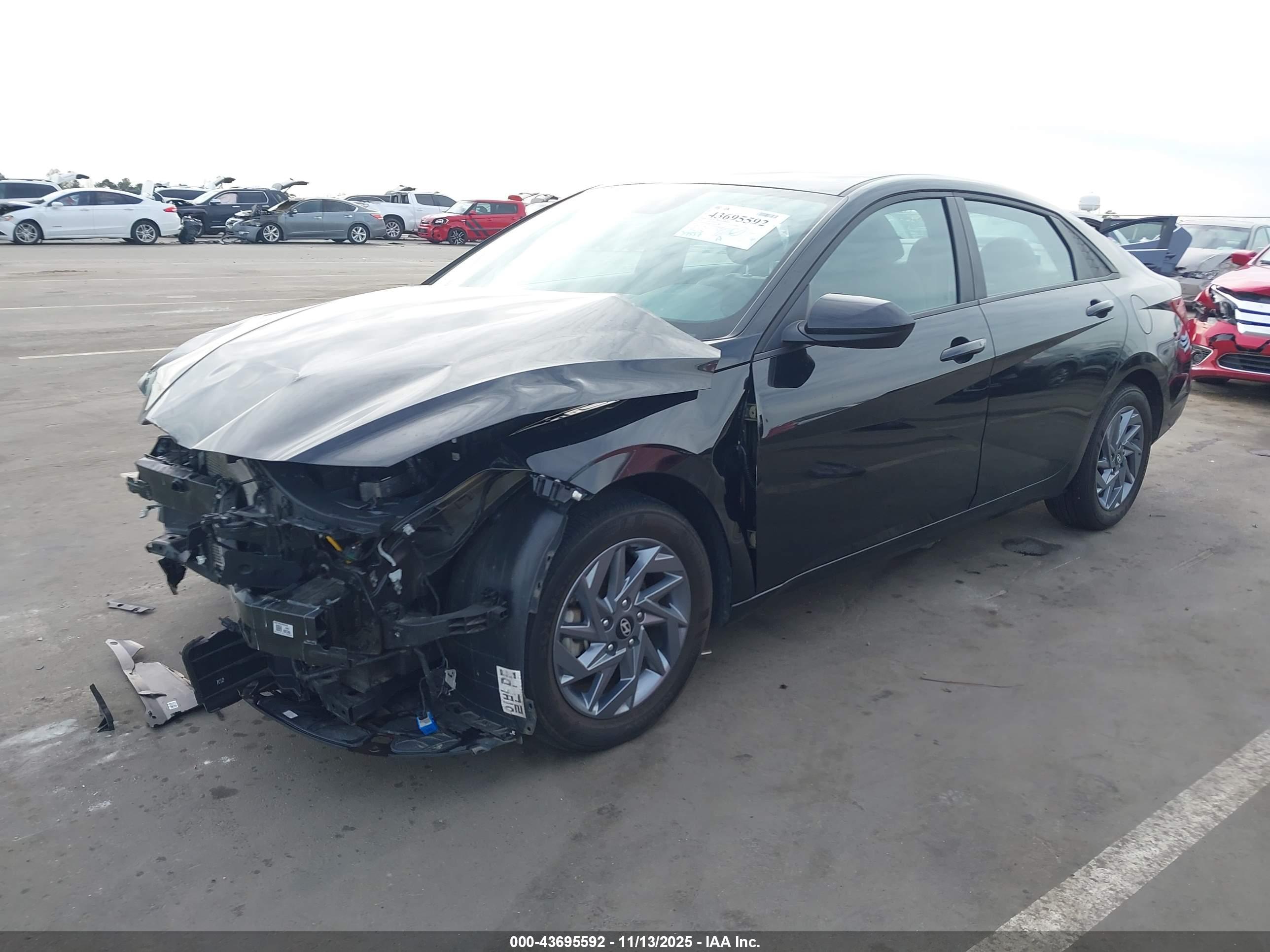 HYUNDAI ELANTRA image 2