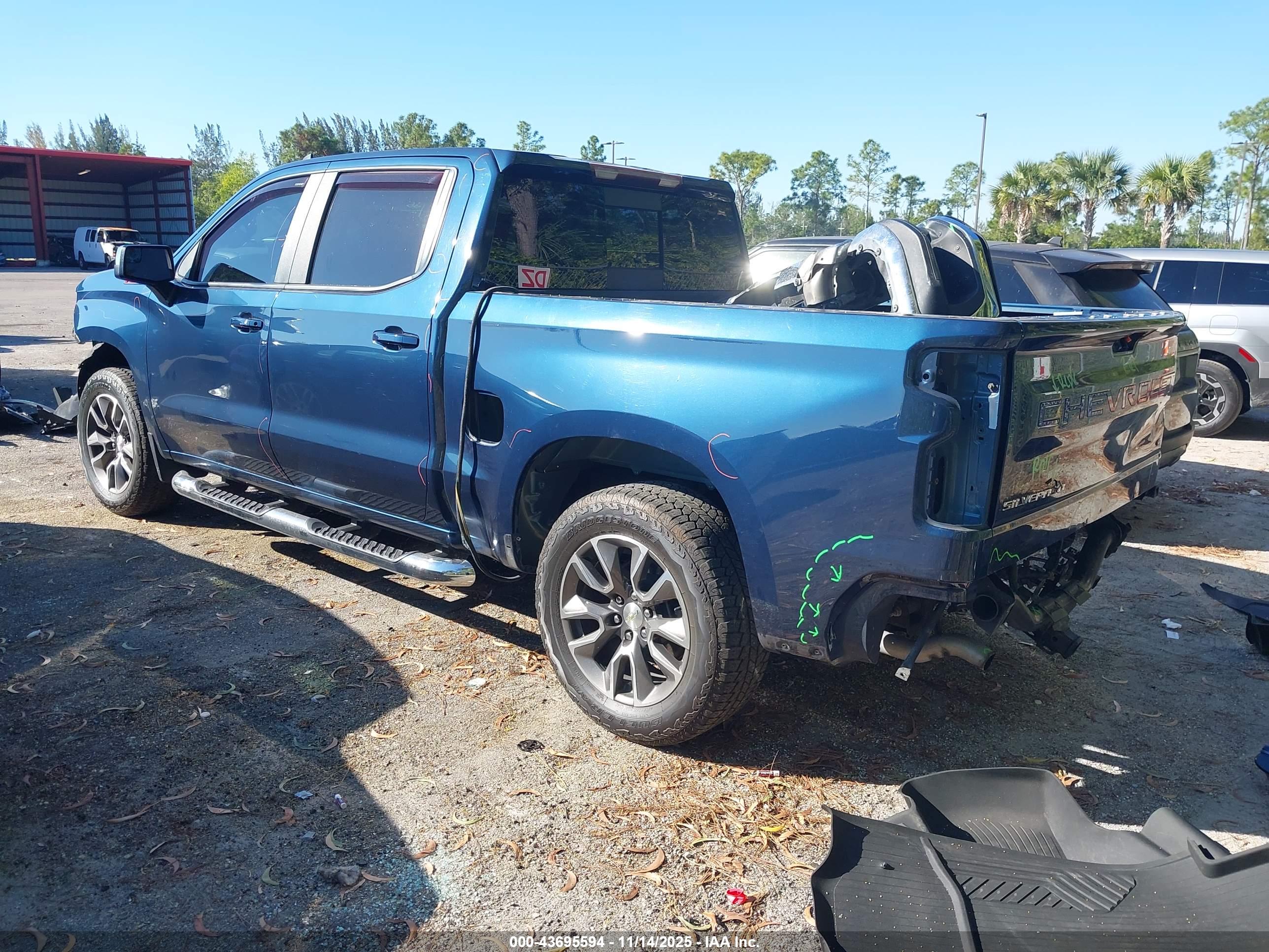 CHEVROLET SILVERADO image 3