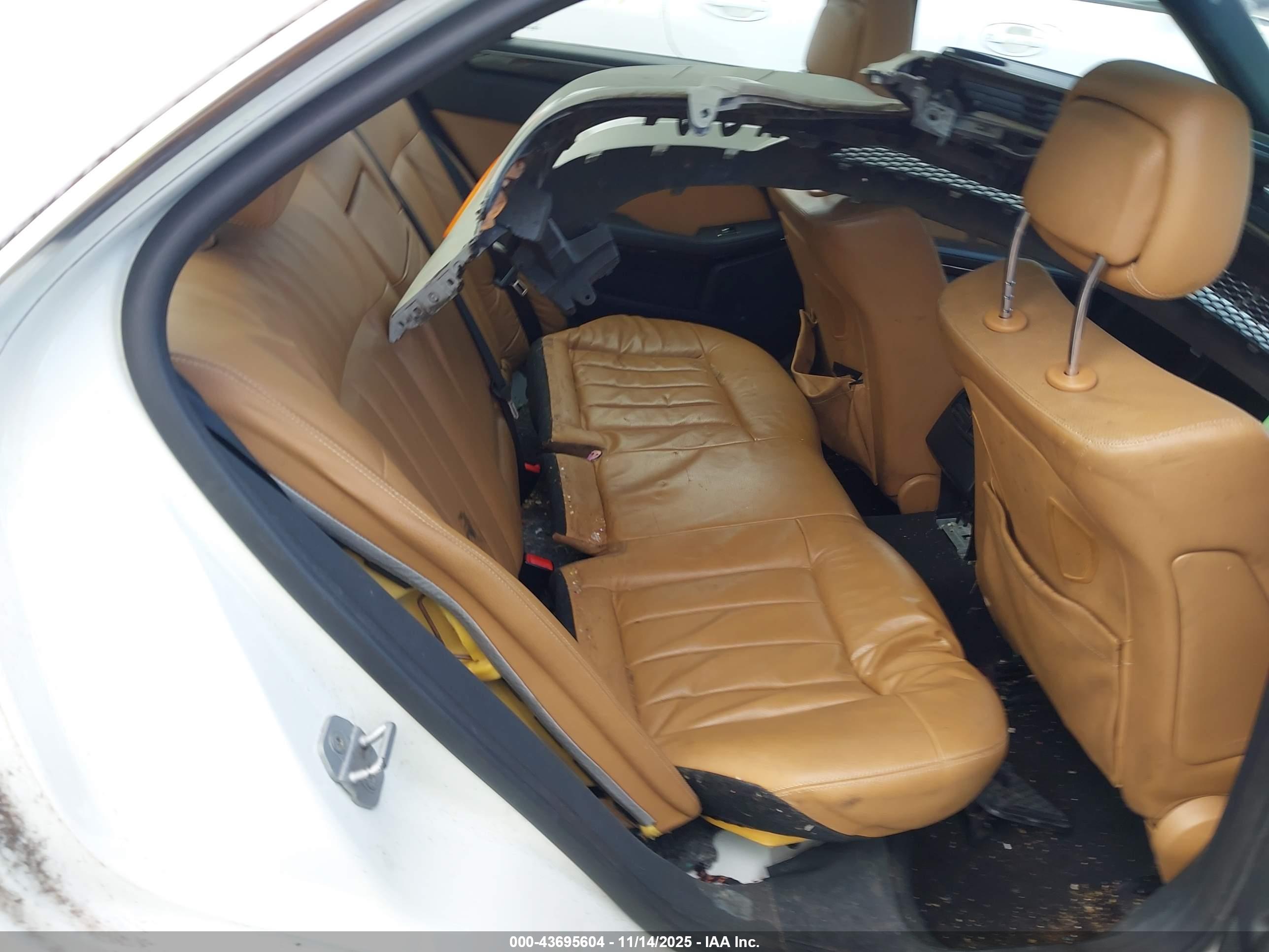 MERCEDES-BENZ E image 8