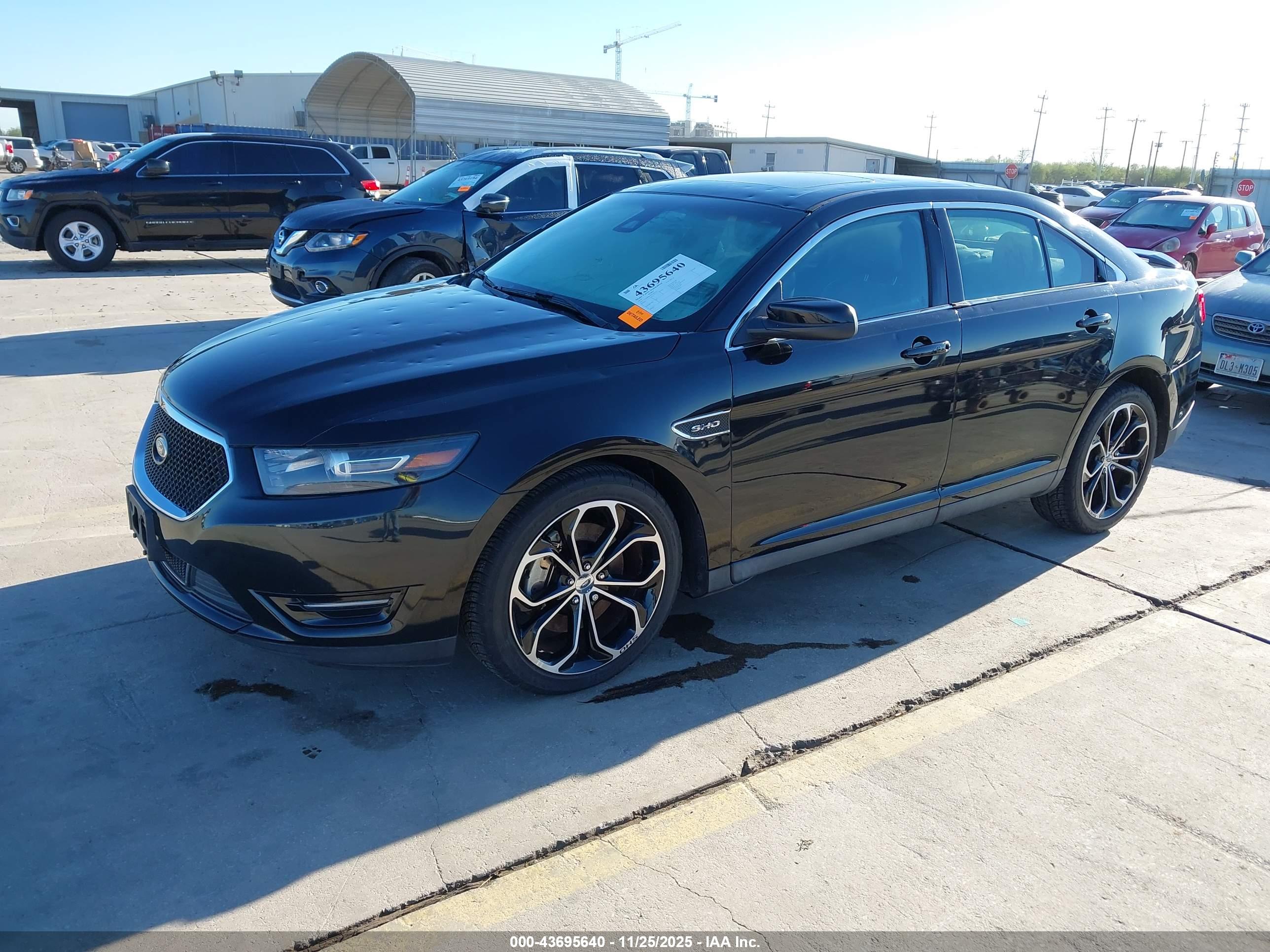 FORD TAURUS image 2