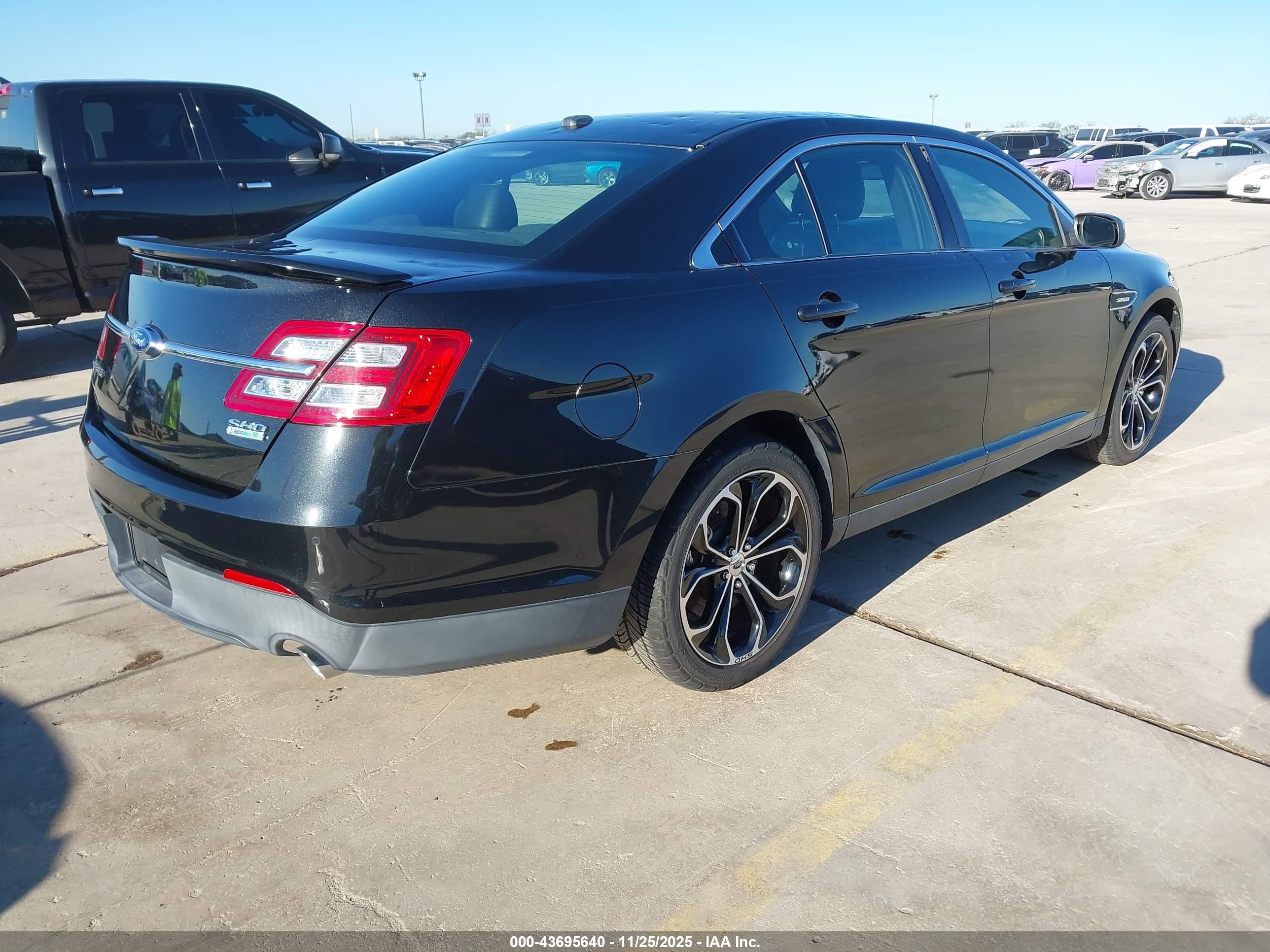FORD TAURUS image 4