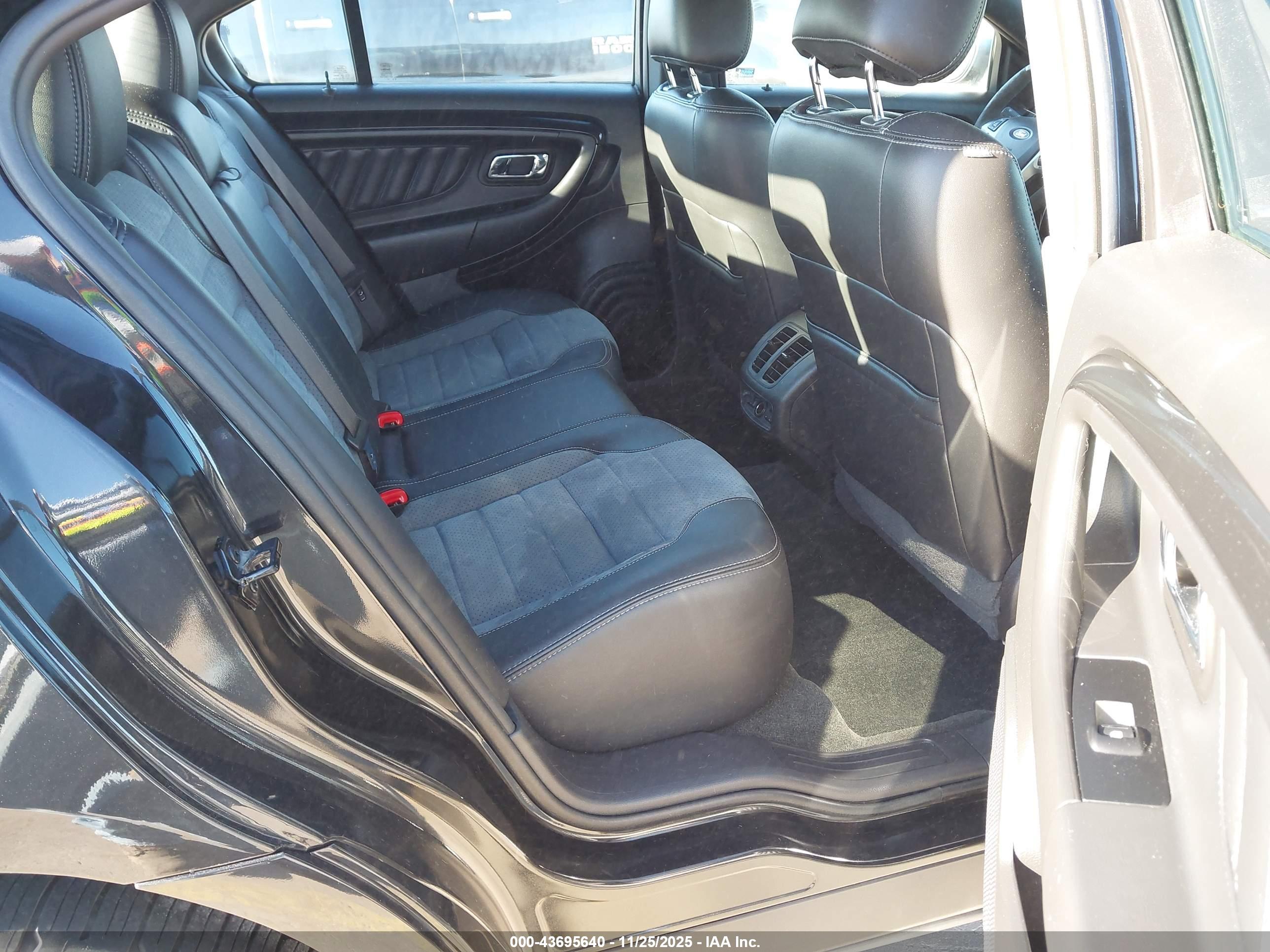 FORD TAURUS image 8