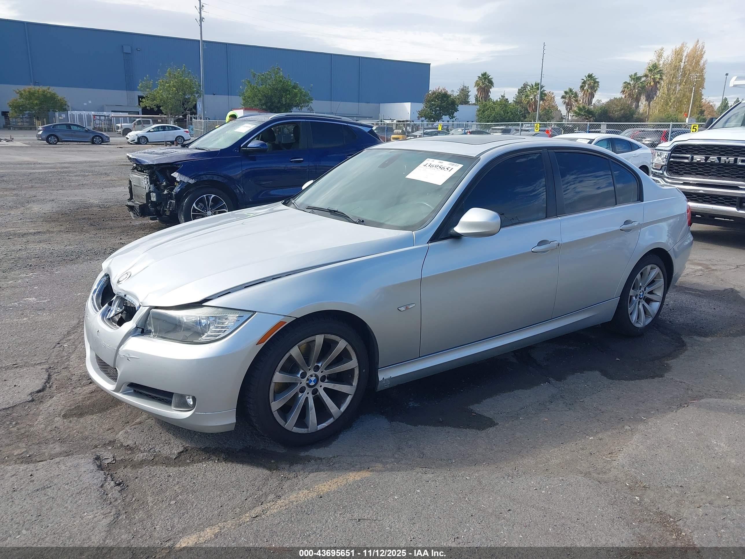 BMW 328I image 2