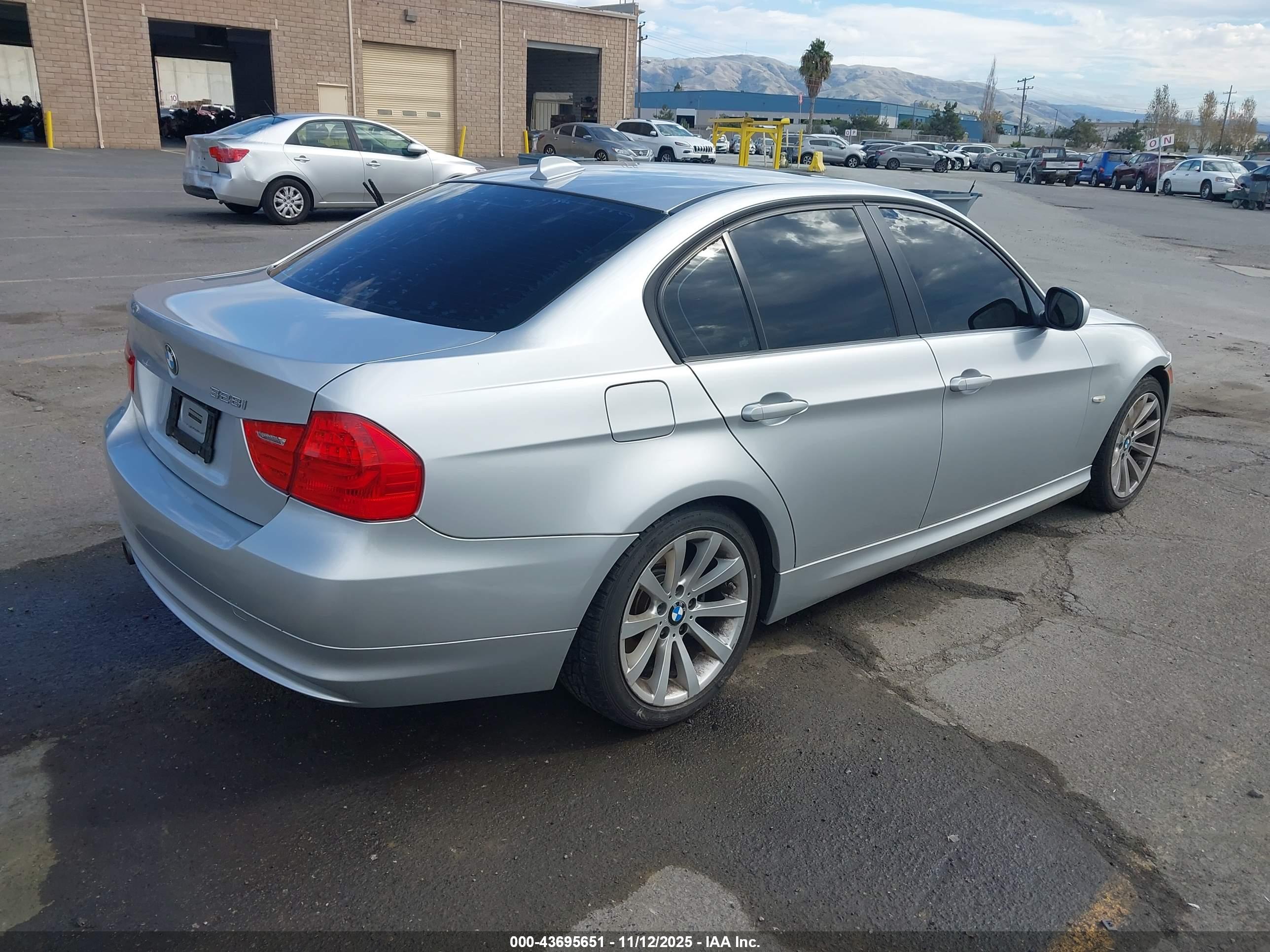 BMW 328I image 4
