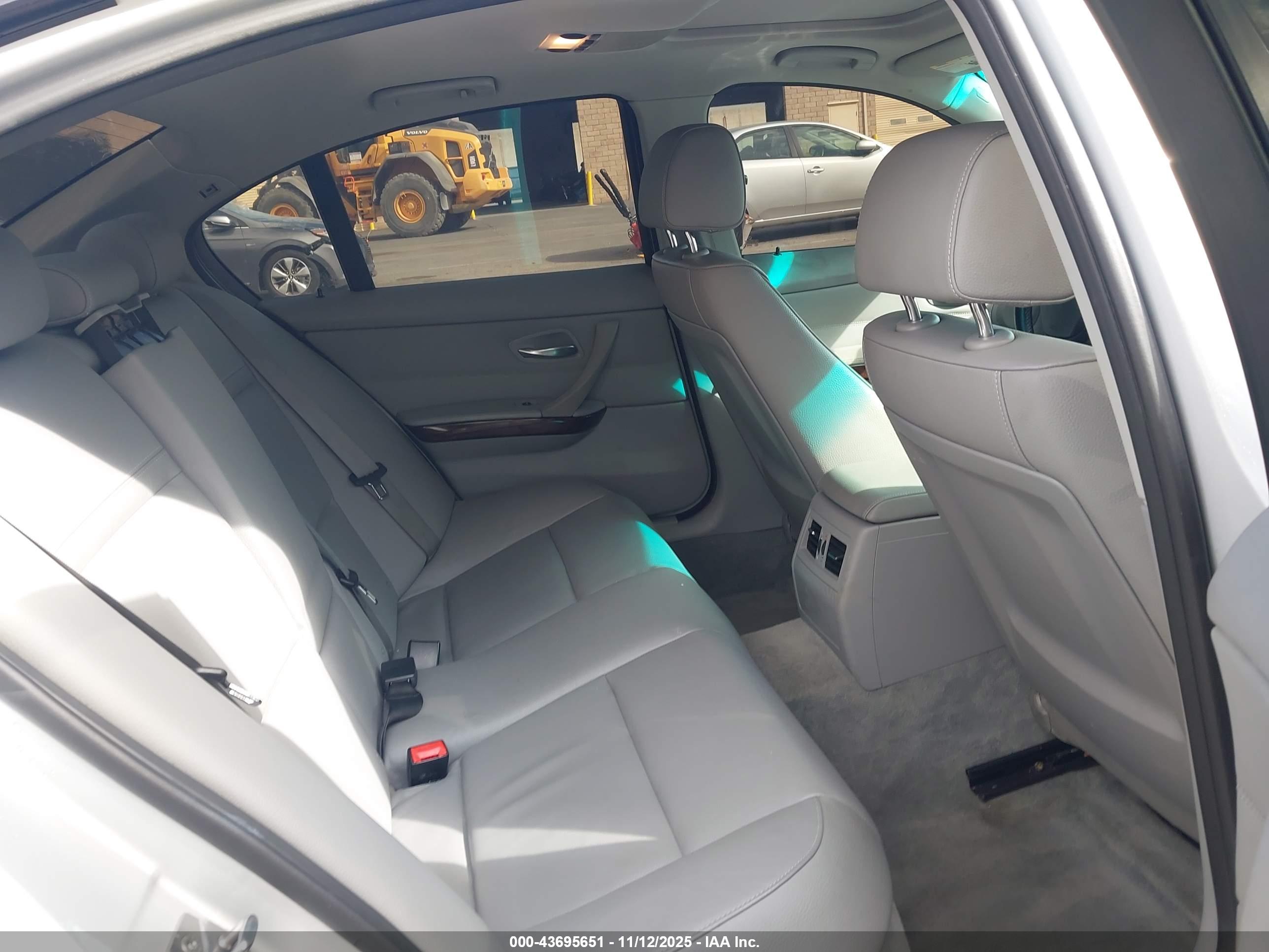 BMW 328I image 8