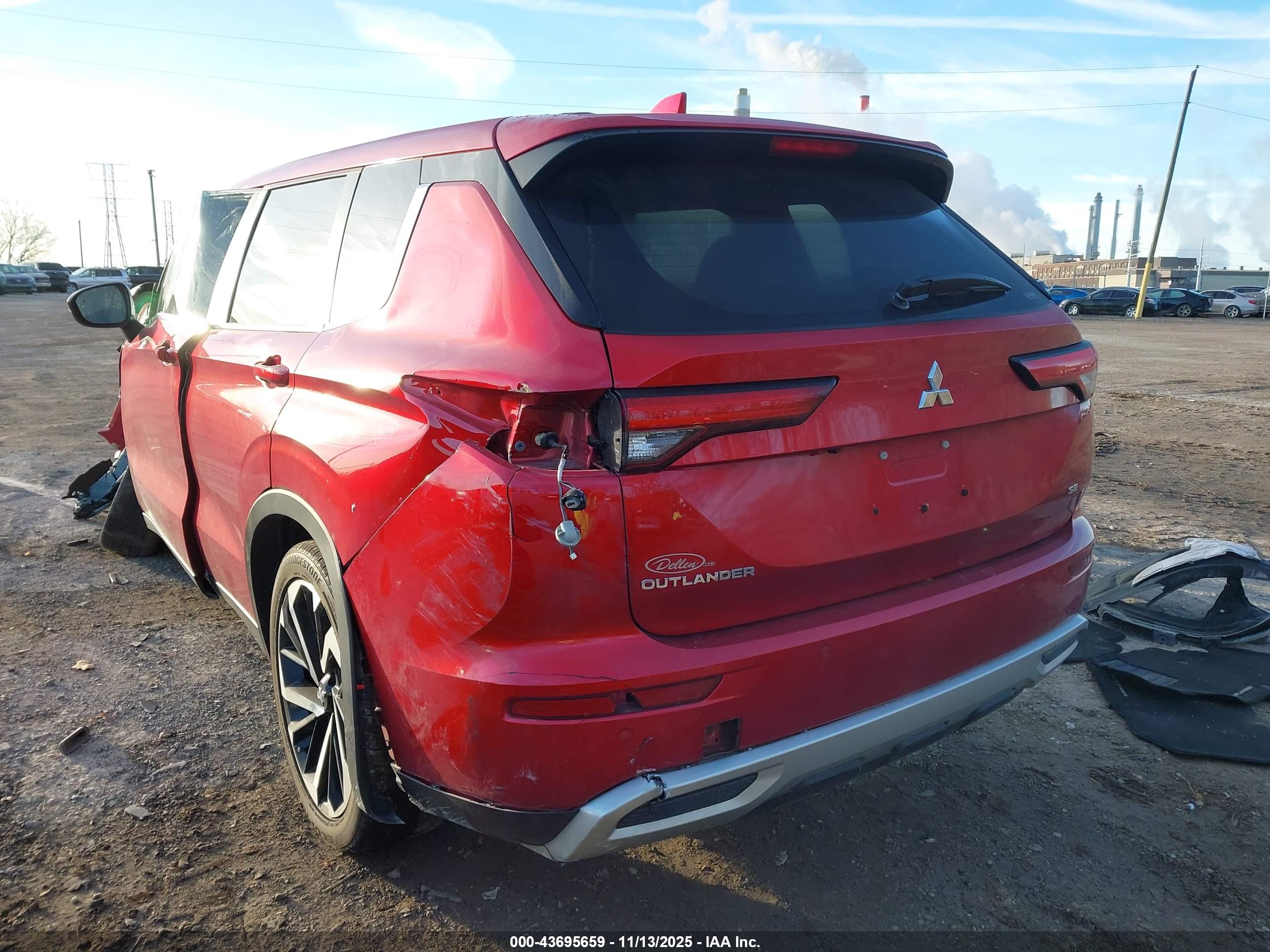 MITSUBISHI OUTLANDER image 3