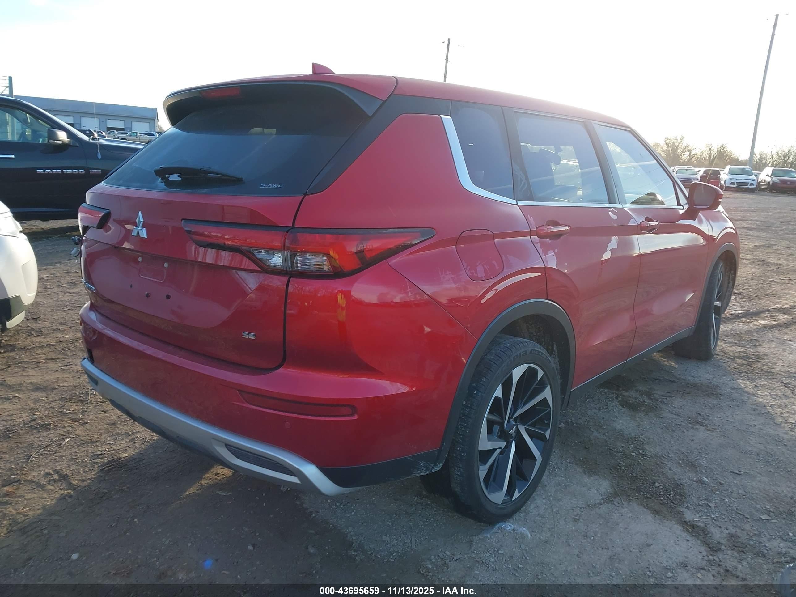 MITSUBISHI OUTLANDER image 4