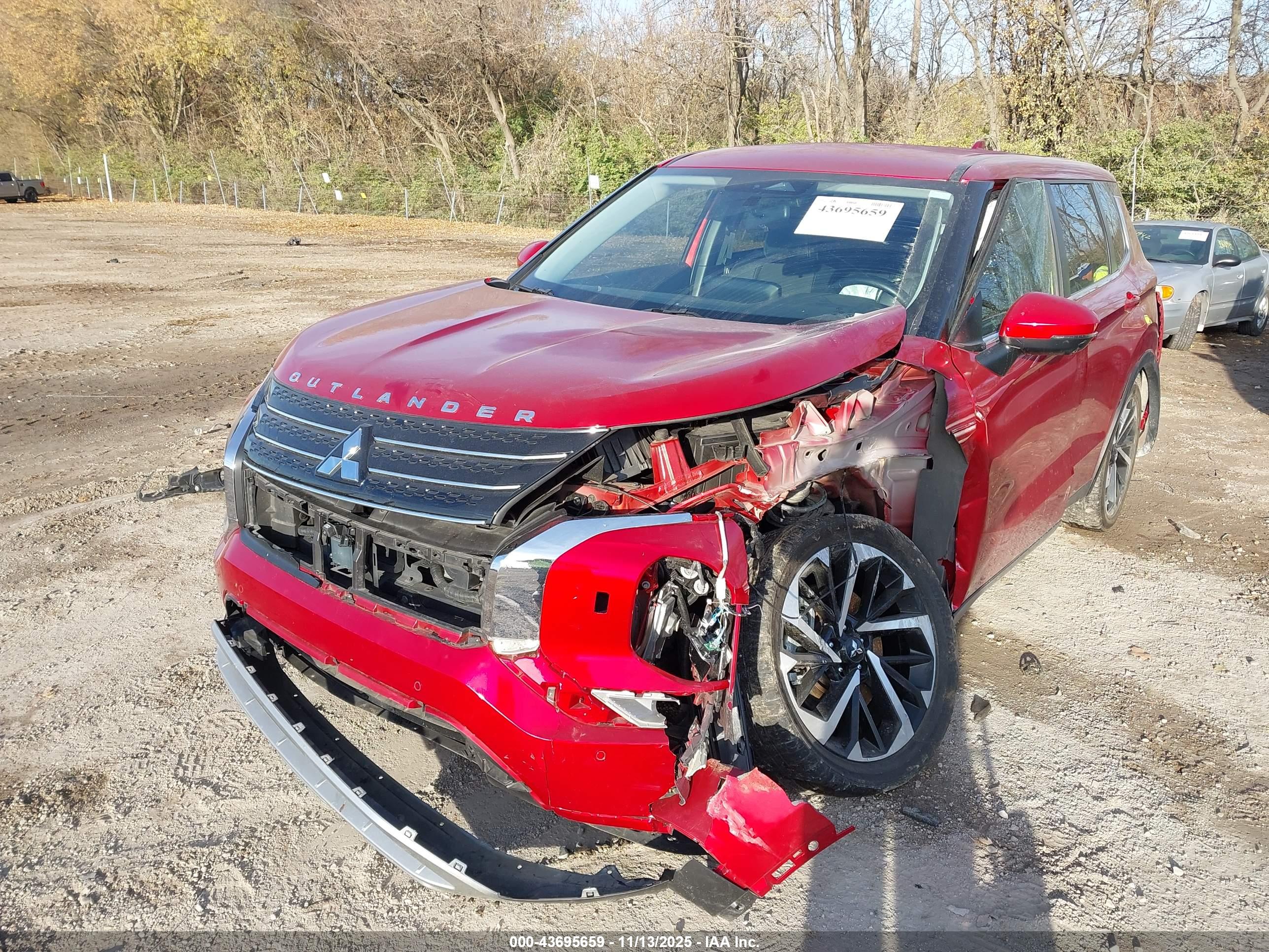 MITSUBISHI OUTLANDER image 6