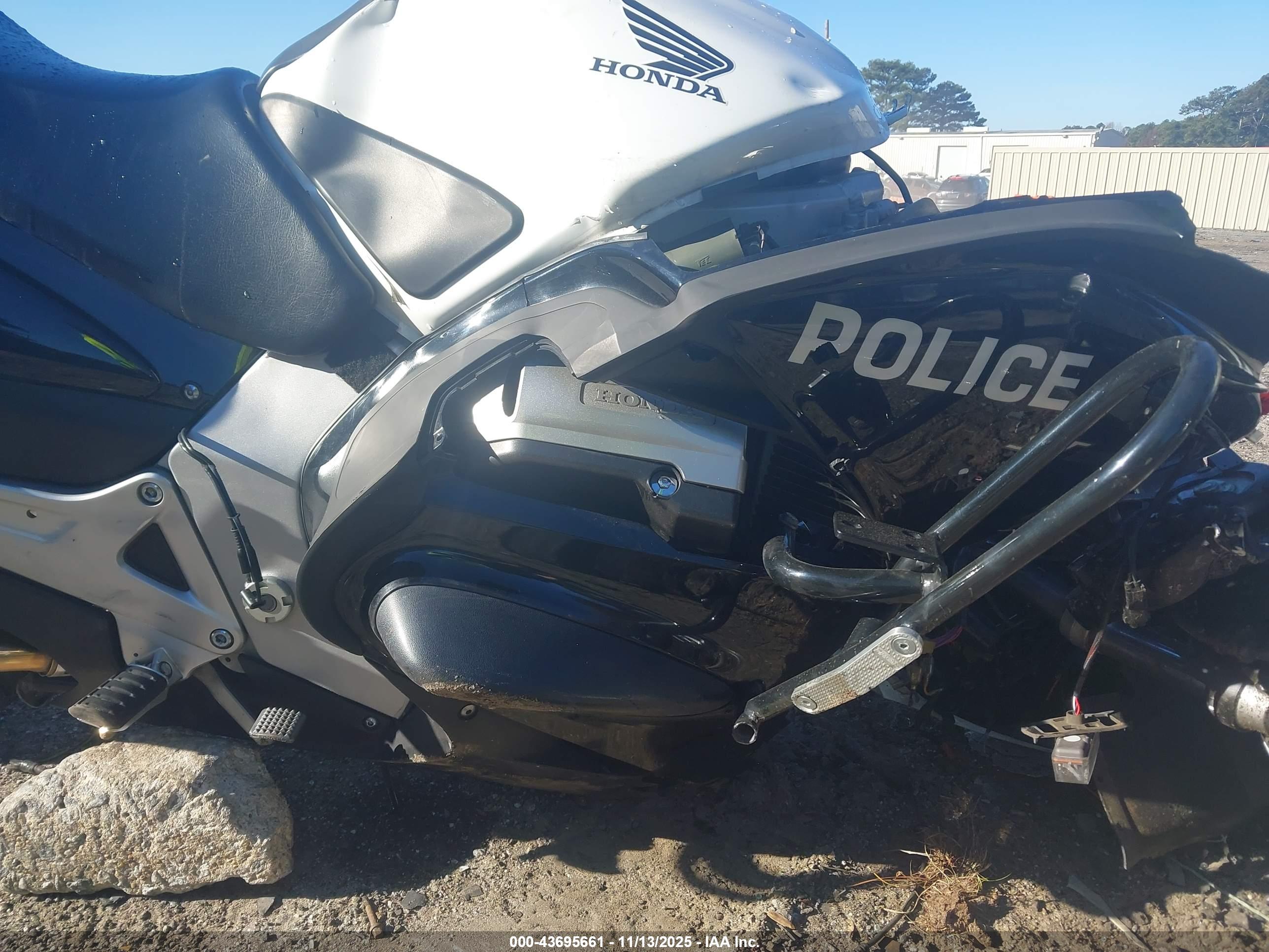 HONDA ST1300 image 8
