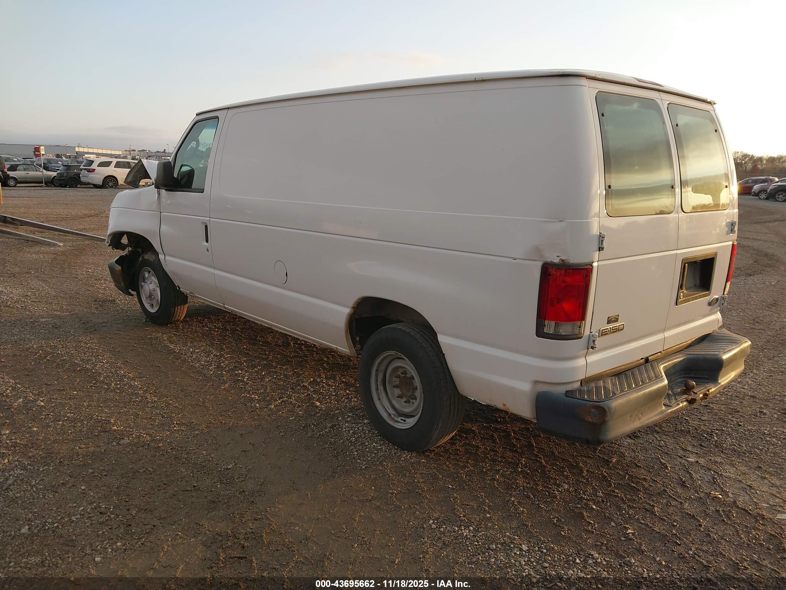 FORD E-150 image 3