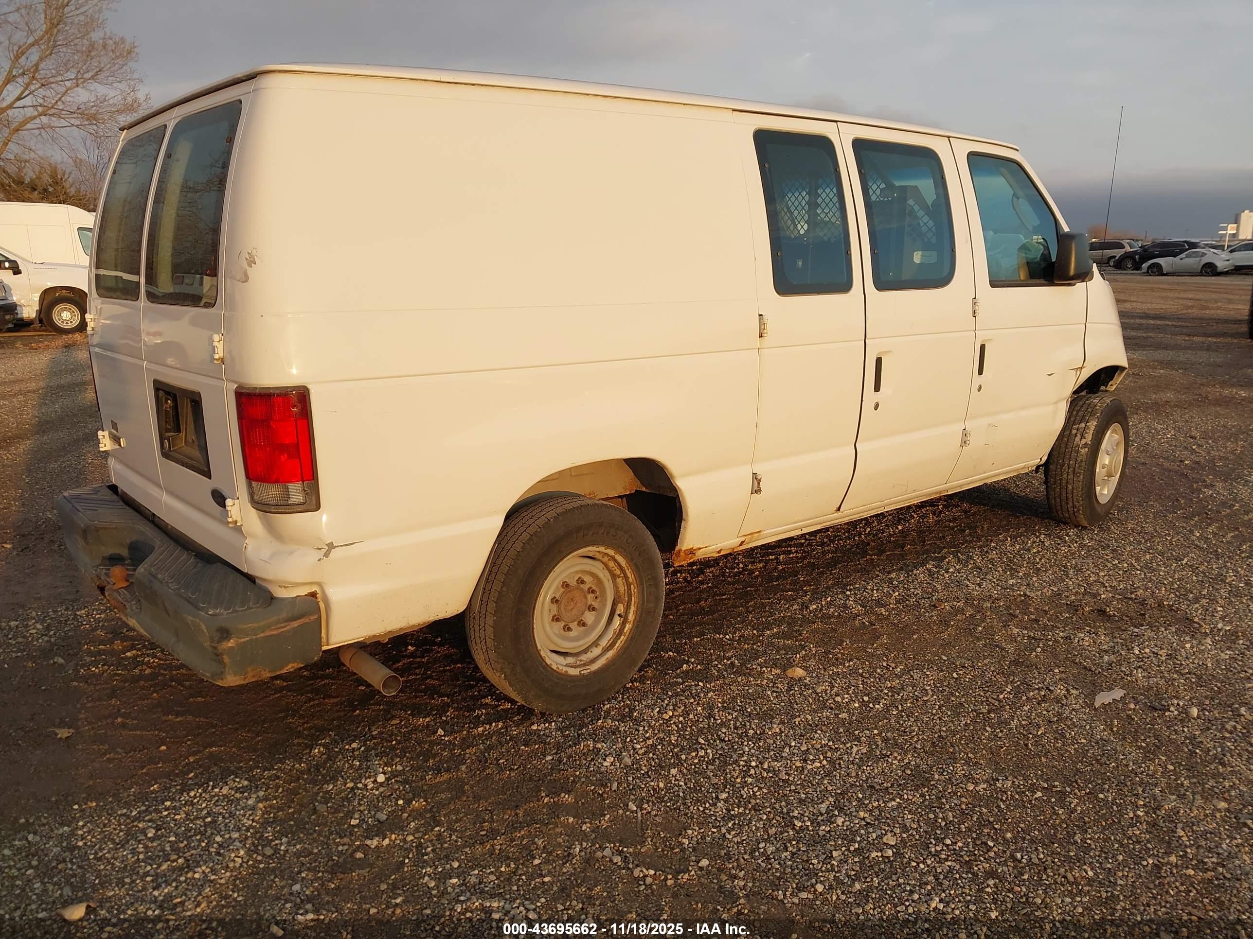 FORD E-150 image 4
