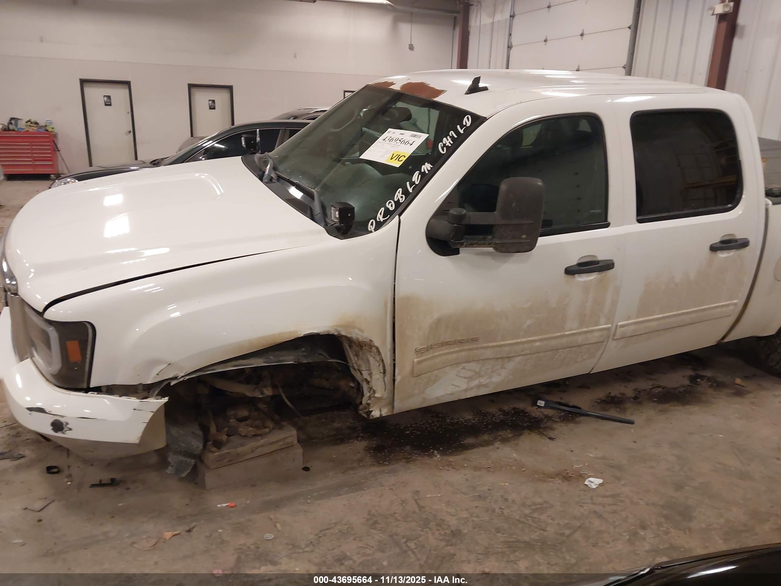 GMC SIERRA image 6